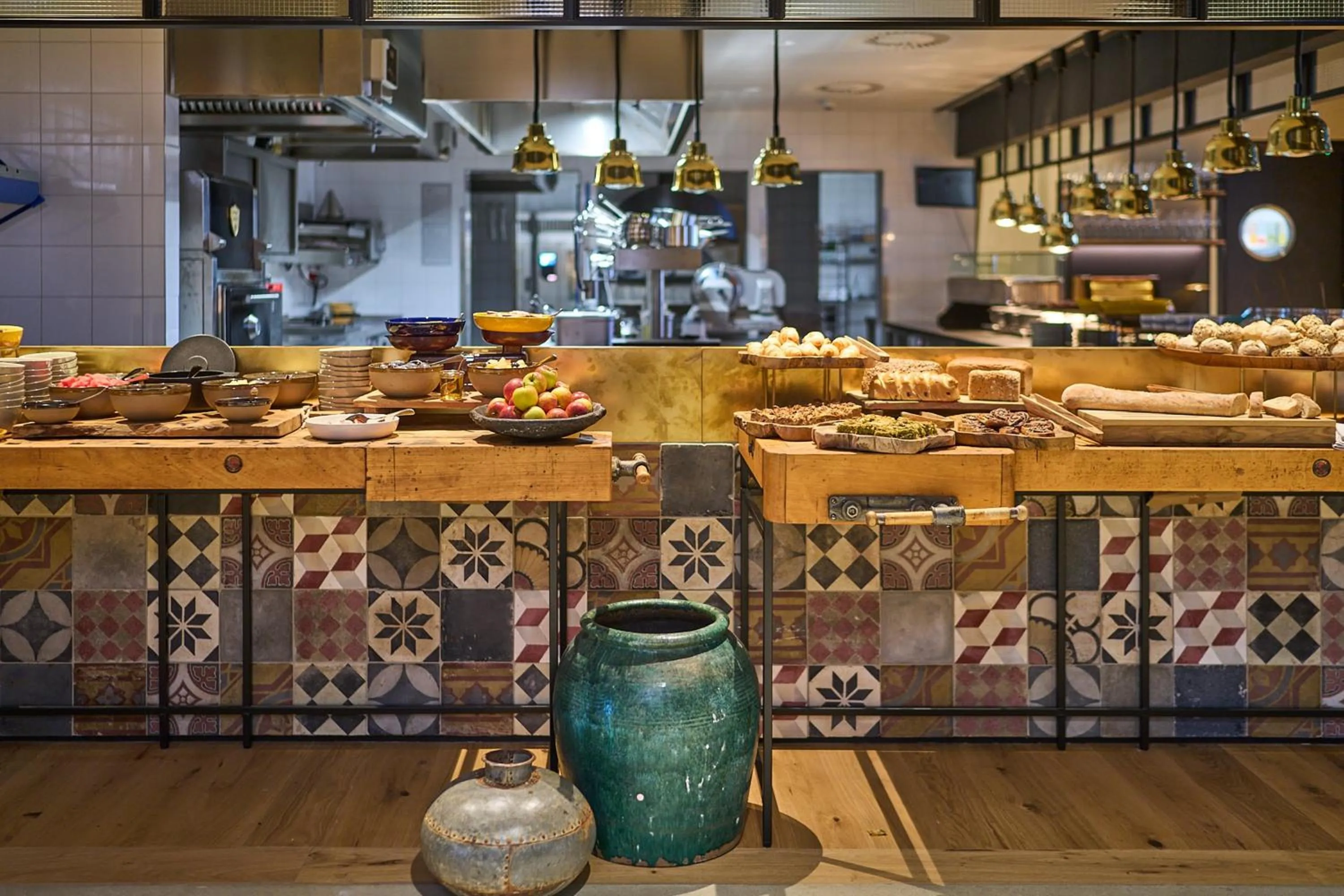 Buffet breakfast in FREIgeist Göttingen Nordstadt, A Member of Design Hotels