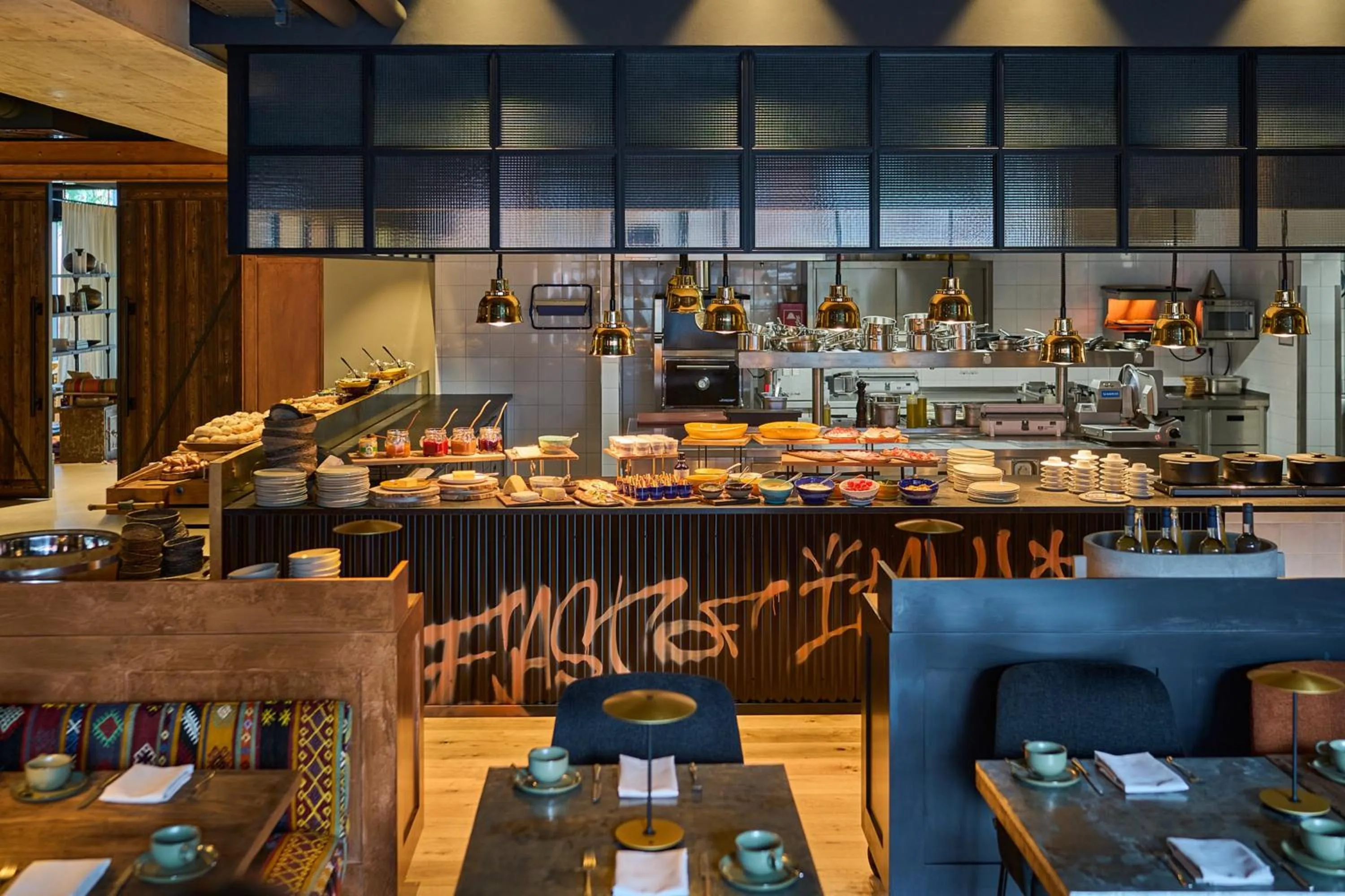 Buffet breakfast in FREIgeist Göttingen Nordstadt, A Member of Design Hotels