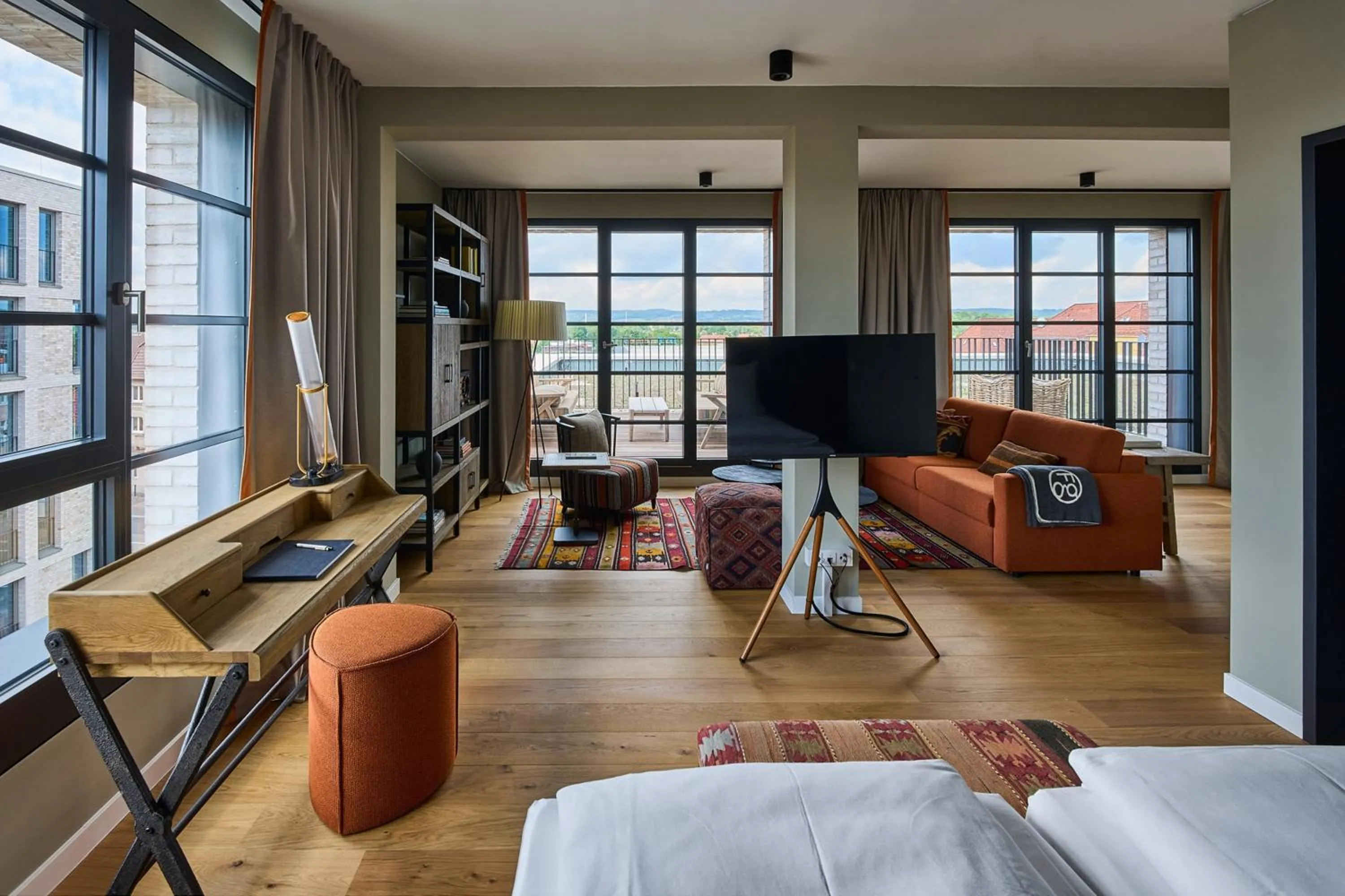 Living room, Bed in FREIgeist Göttingen Nordstadt, A Member of Design Hotels