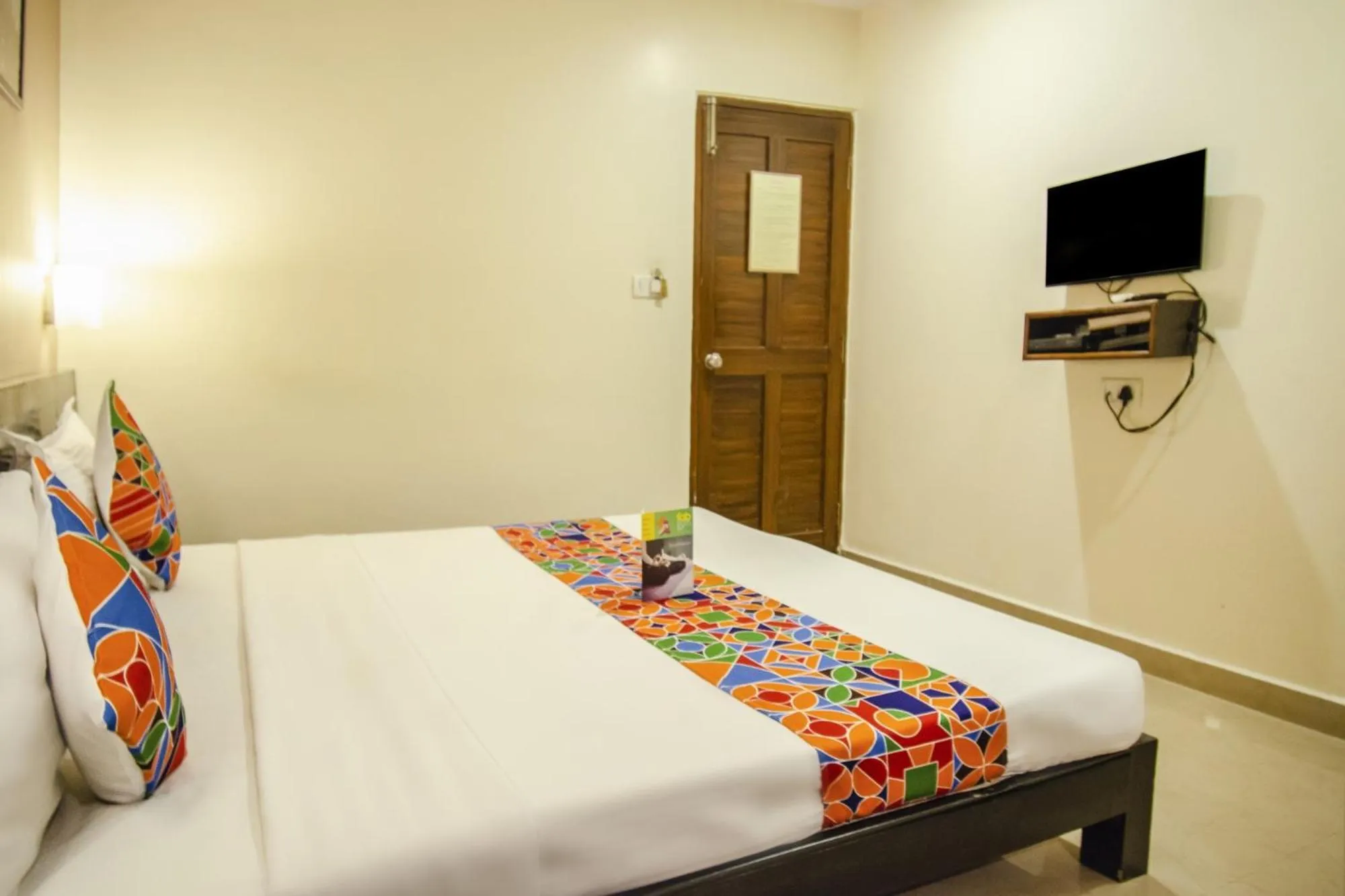 Bedroom, Bed in Hotel Sunshine