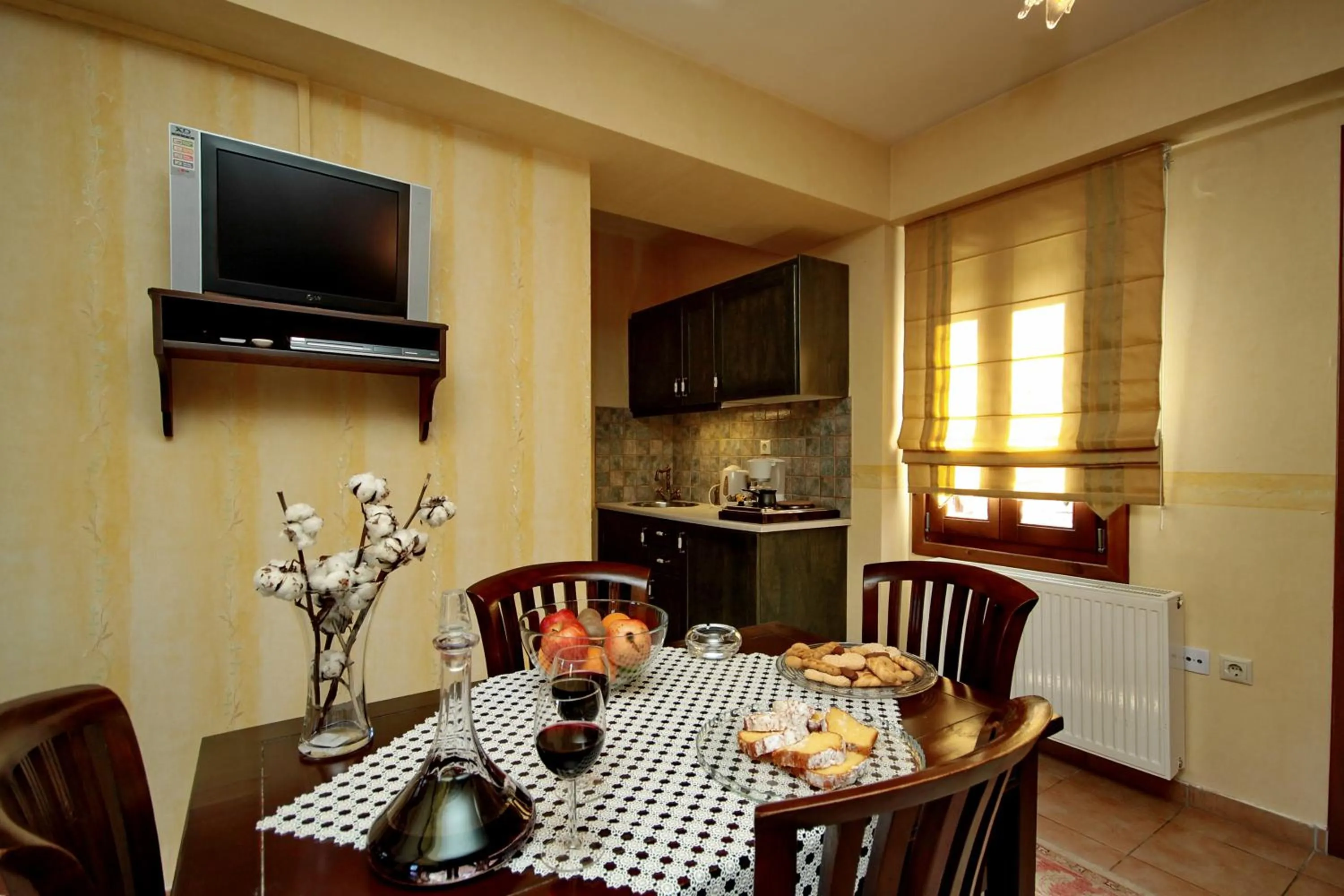 TV and multimedia in Menalia Villas & Suites ΚΤΗΜΑ ΚΟΥΜΠΟΥΡΗ