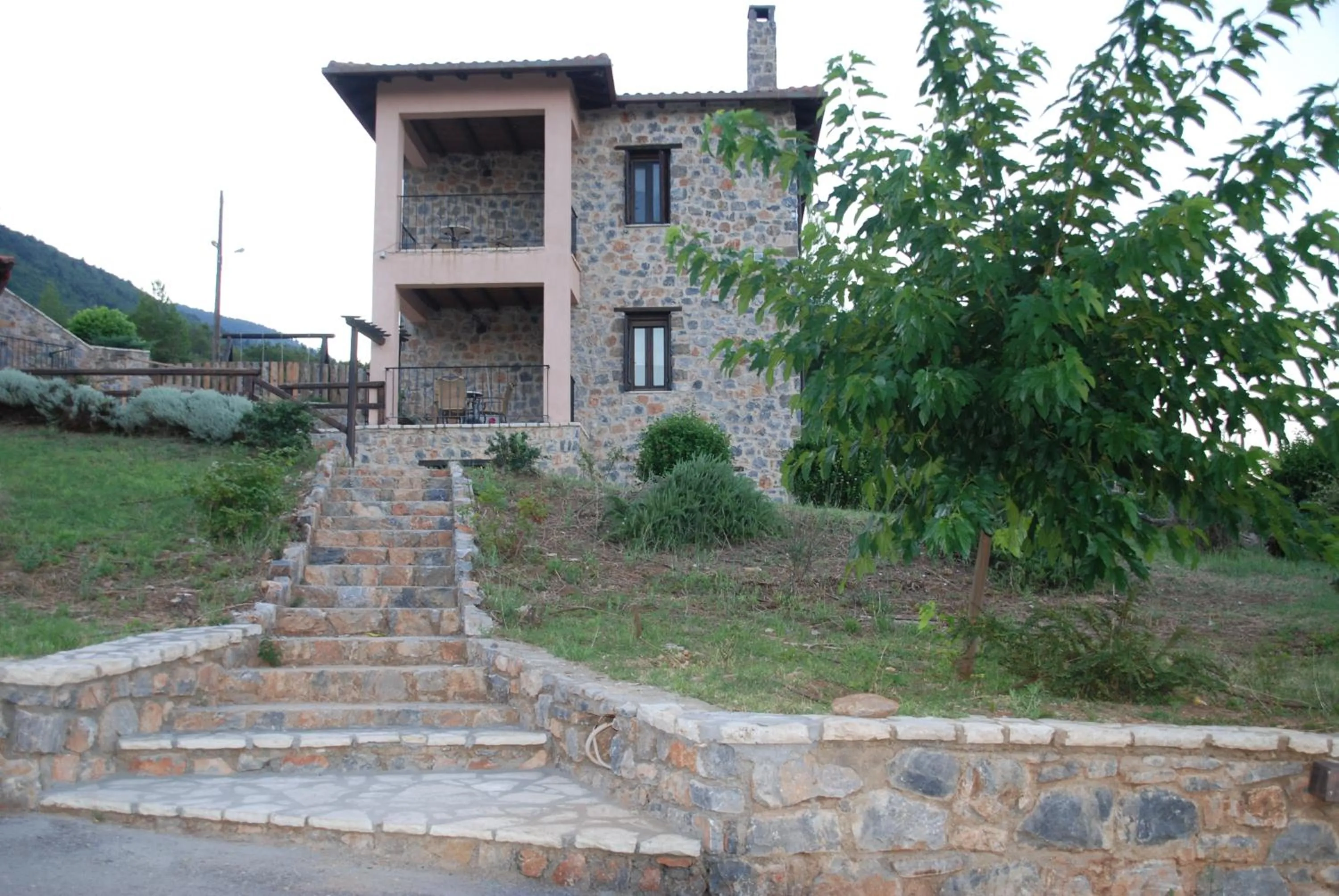 Garden in Menalia Villas & Suites ΚΤΗΜΑ ΚΟΥΜΠΟΥΡΗ