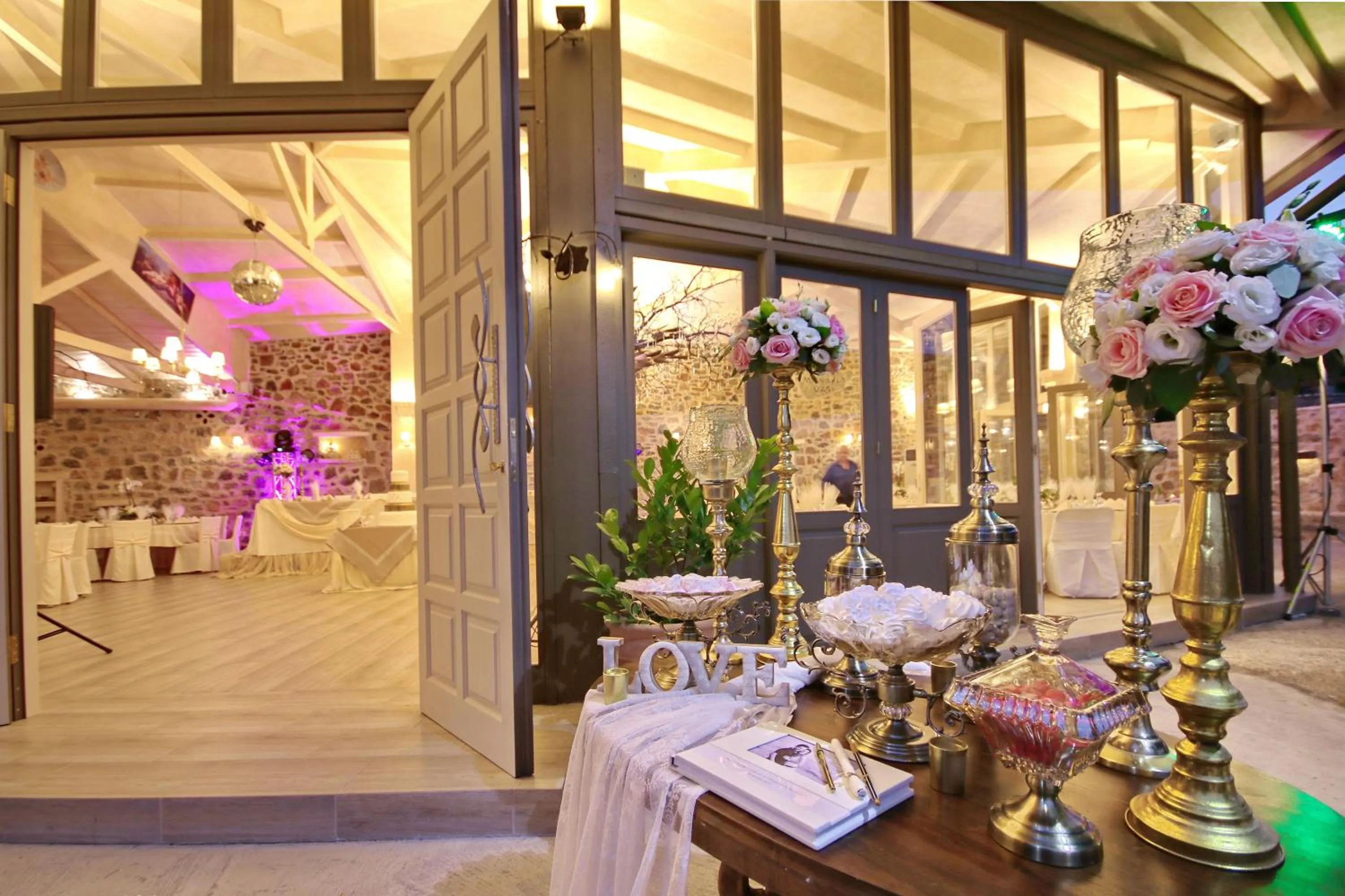 Banquet/Function facilities in Menalia Villas & Suites ΚΤΗΜΑ ΚΟΥΜΠΟΥΡΗ