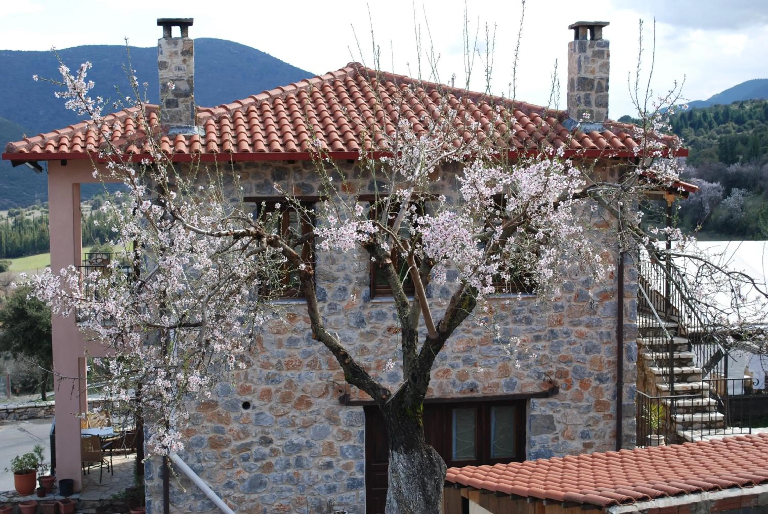 Spring in Menalia Villas & Suites ΚΤΗΜΑ ΚΟΥΜΠΟΥΡΗ