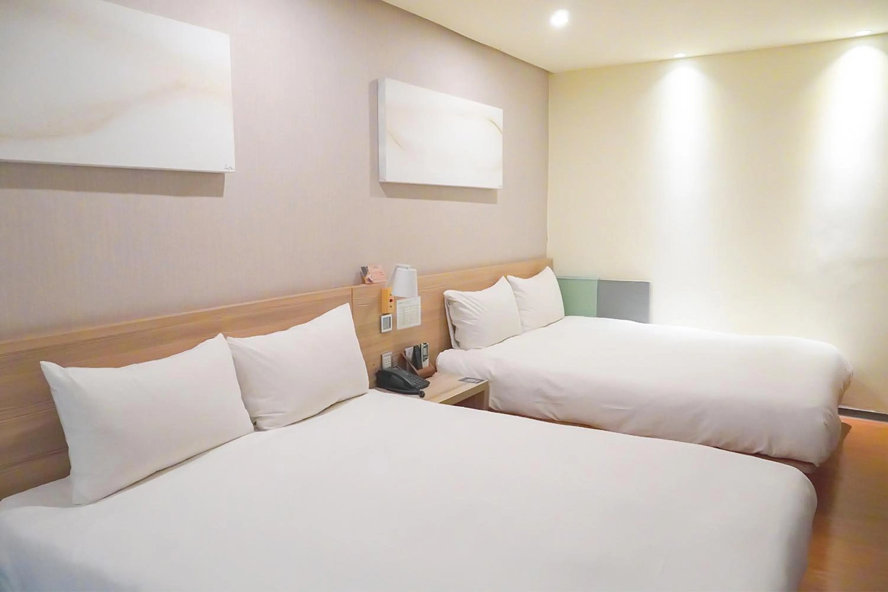 Photo of the whole room, Bed in Smile 73 Hotel