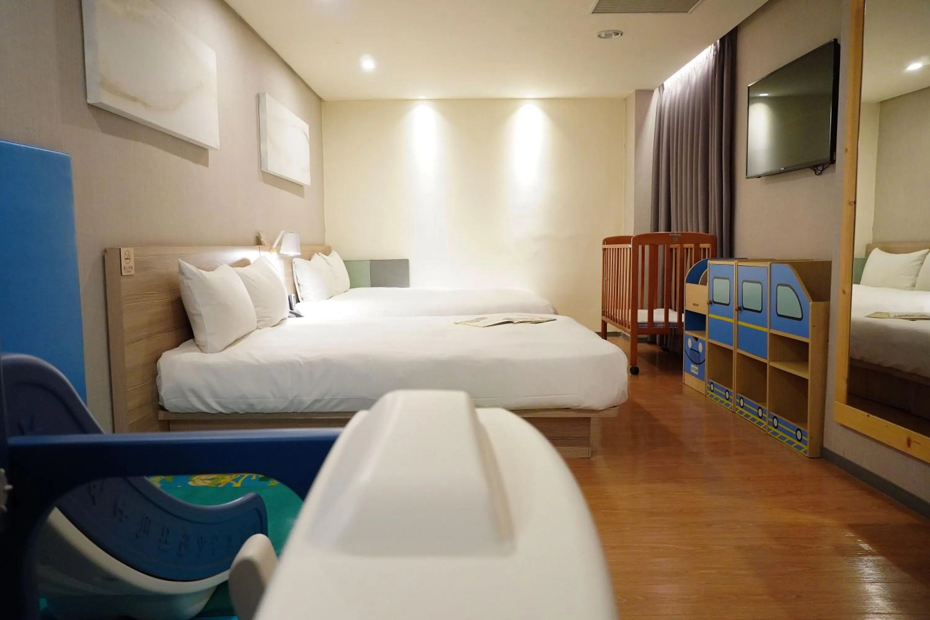 Photo of the whole room, Bed in Smile 73 Hotel