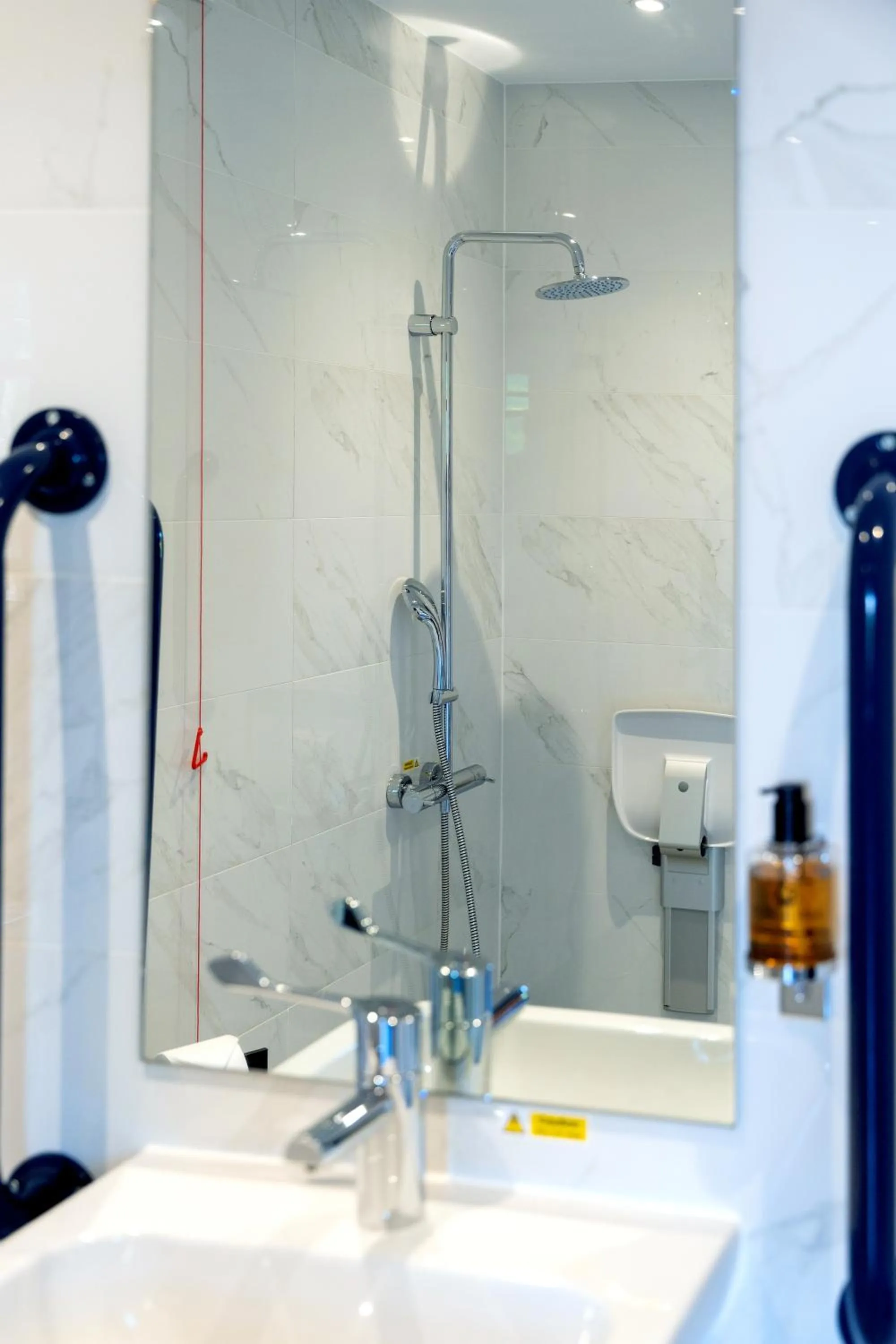 Bathroom in Bowers Mill Aparthotel