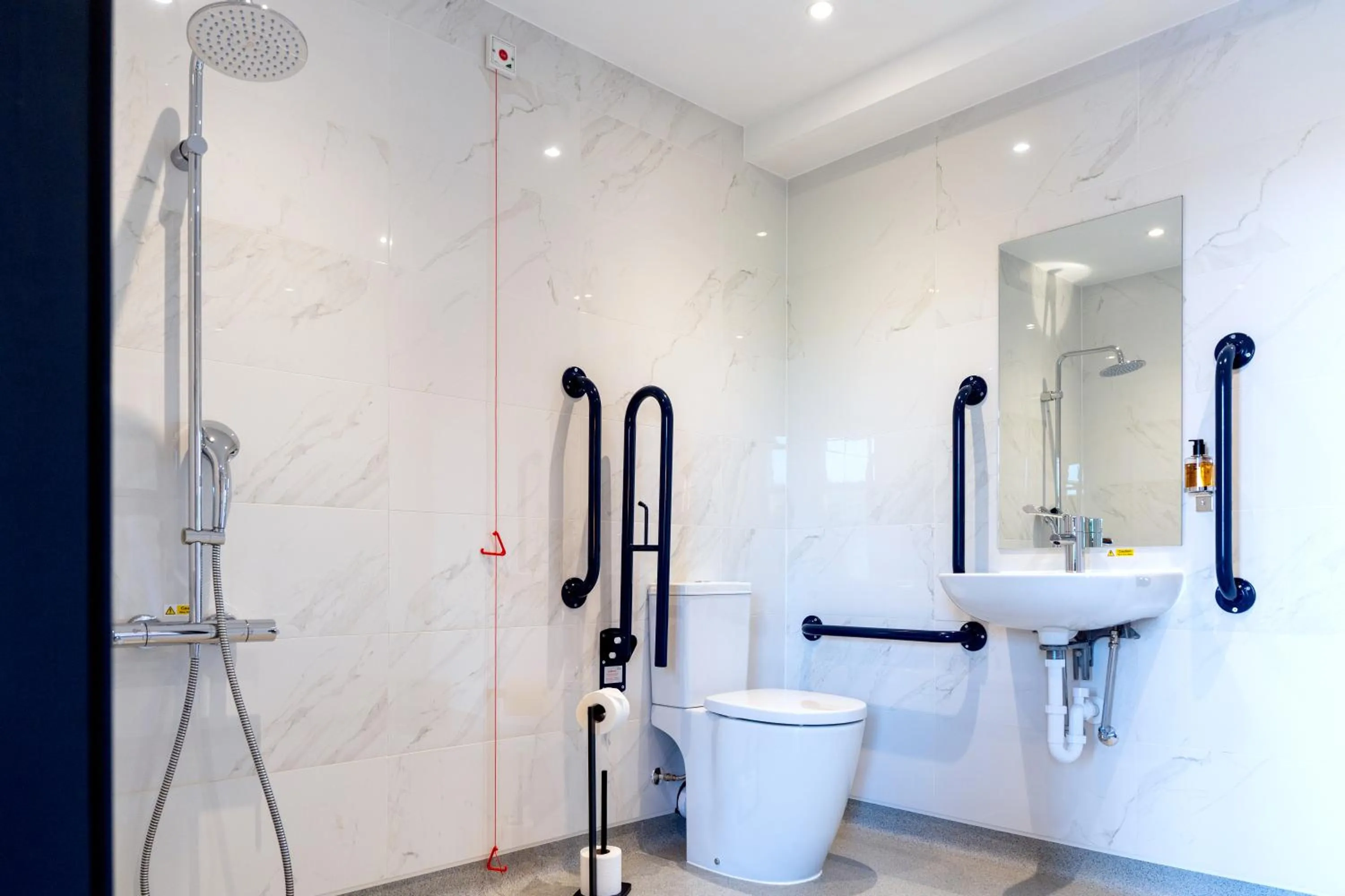 Bathroom in Bowers Mill Aparthotel