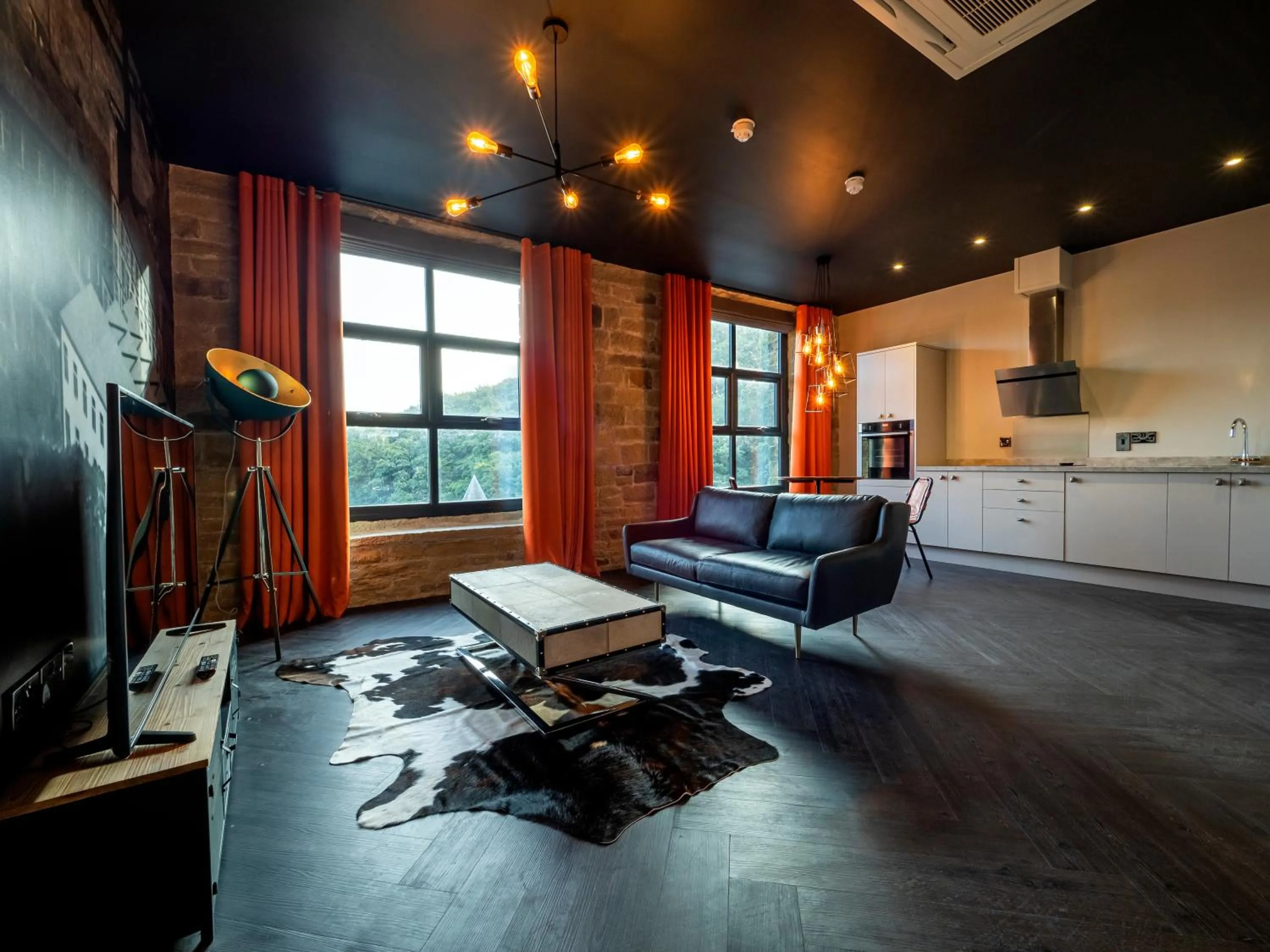 TV and multimedia in Bowers Mill Aparthotel