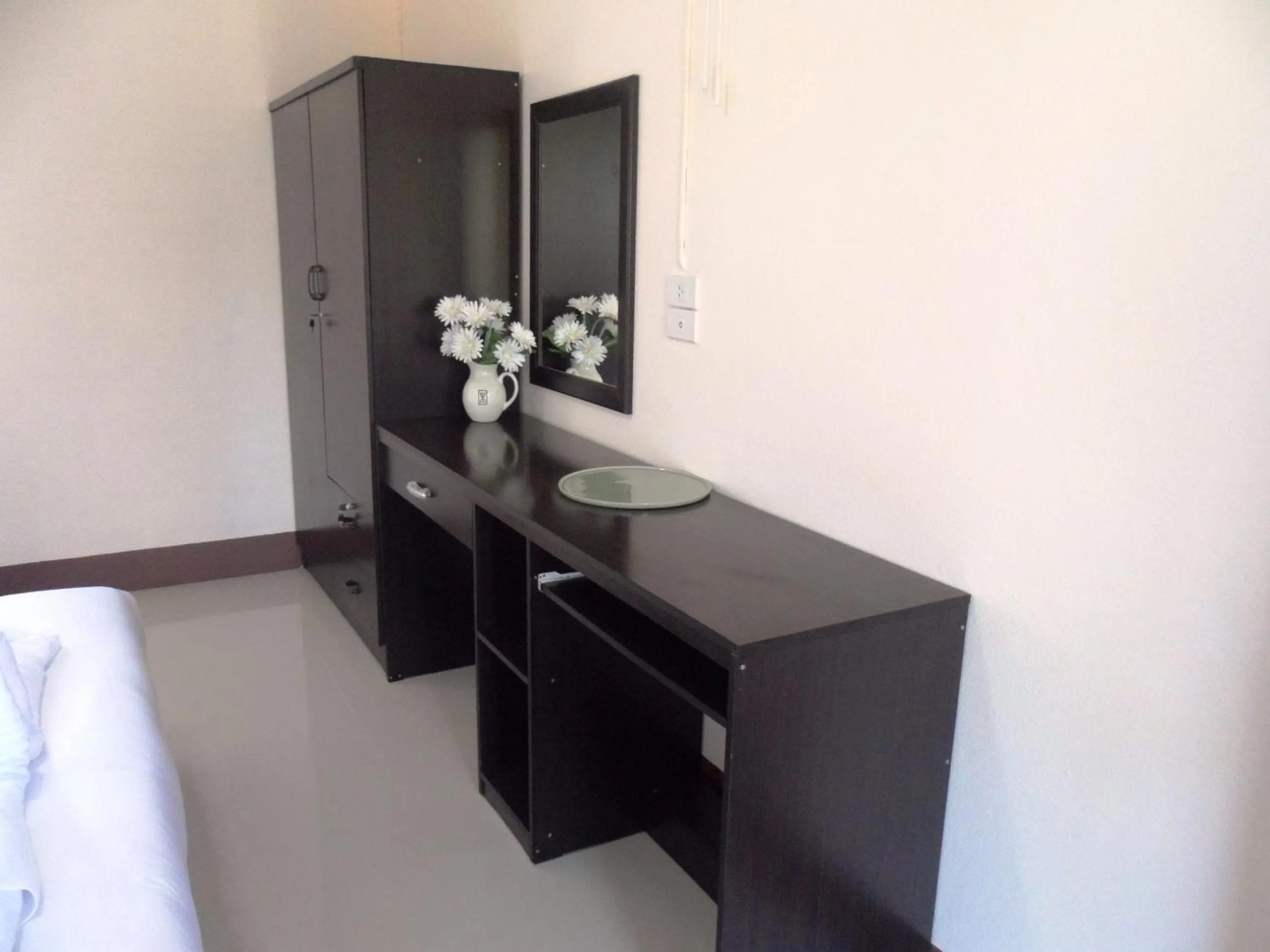 Photo of the whole room in Jansupar Court