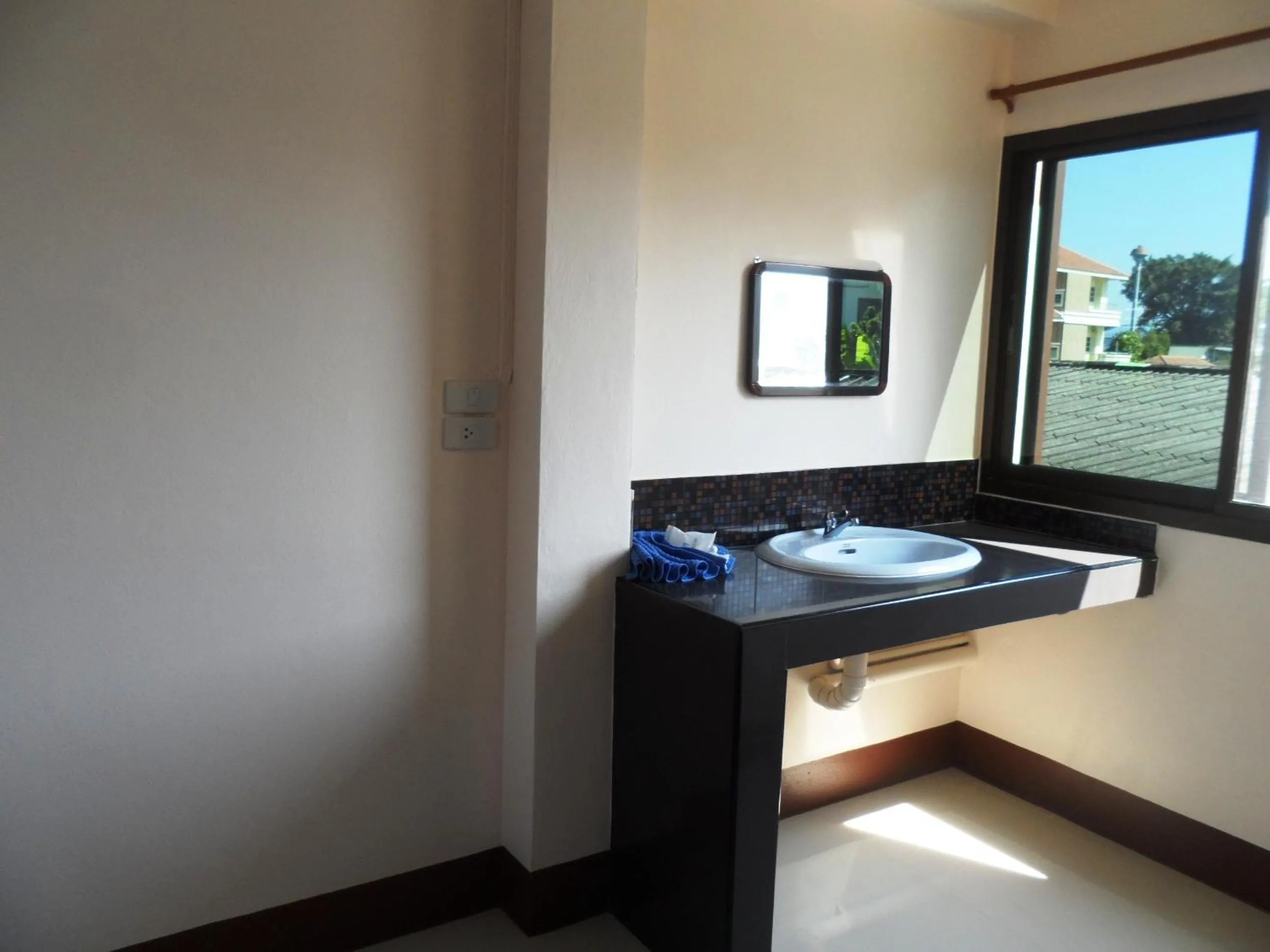 Photo of the whole room in Jansupar Court