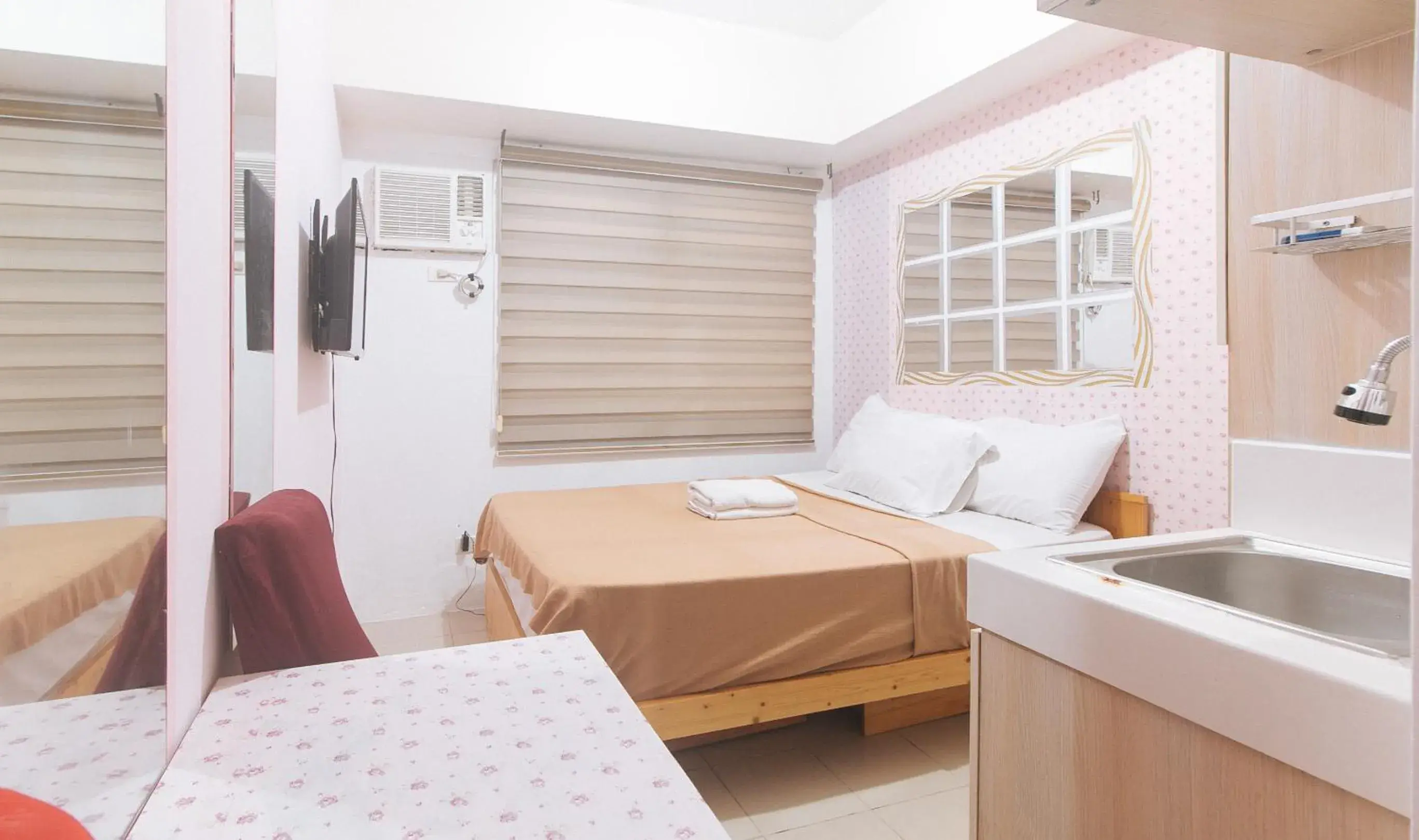 Standard Double Room in Eimy's Place at Urban Deca Mandaluyong by RedDoorz Standard Double Room in Eimy's Place at Urban Deca Mandaluyong by RedDoorz