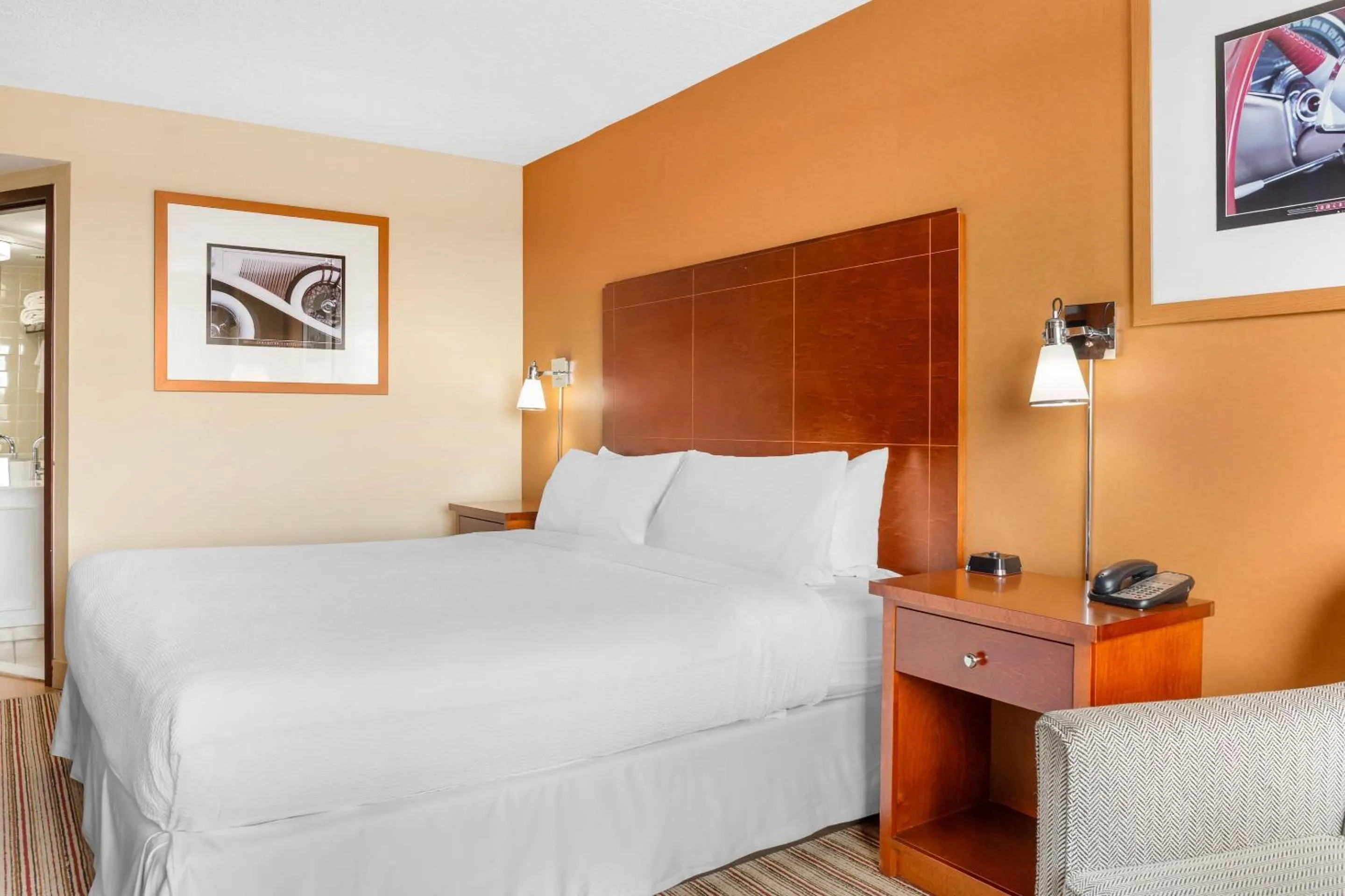 Bedroom, Bed in Radisson Hotel Detroit Metro Airport