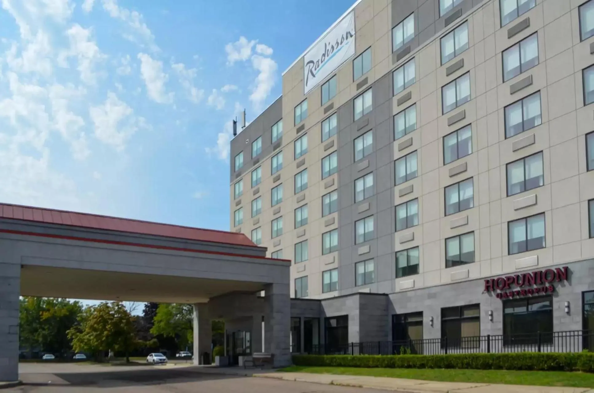 Property building in Radisson Hotel Detroit Metro Airport