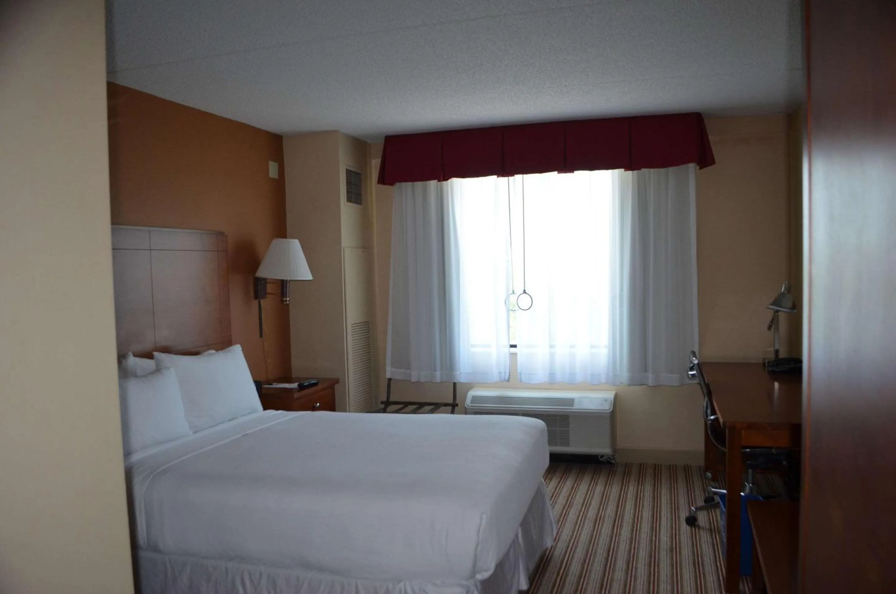 Bedroom, Bed in Radisson Hotel Detroit Metro Airport