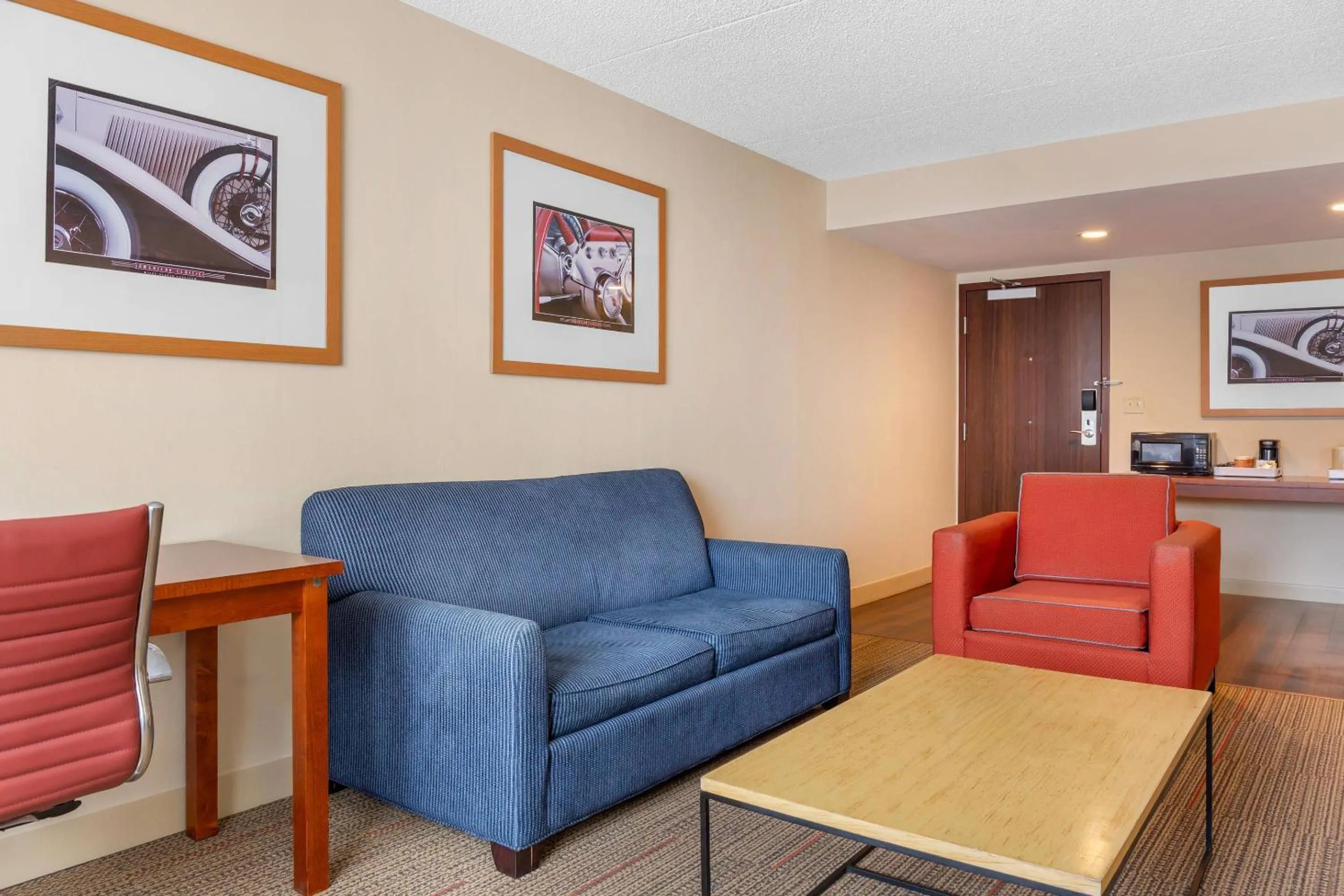 Bedroom in Radisson Hotel Detroit Metro Airport