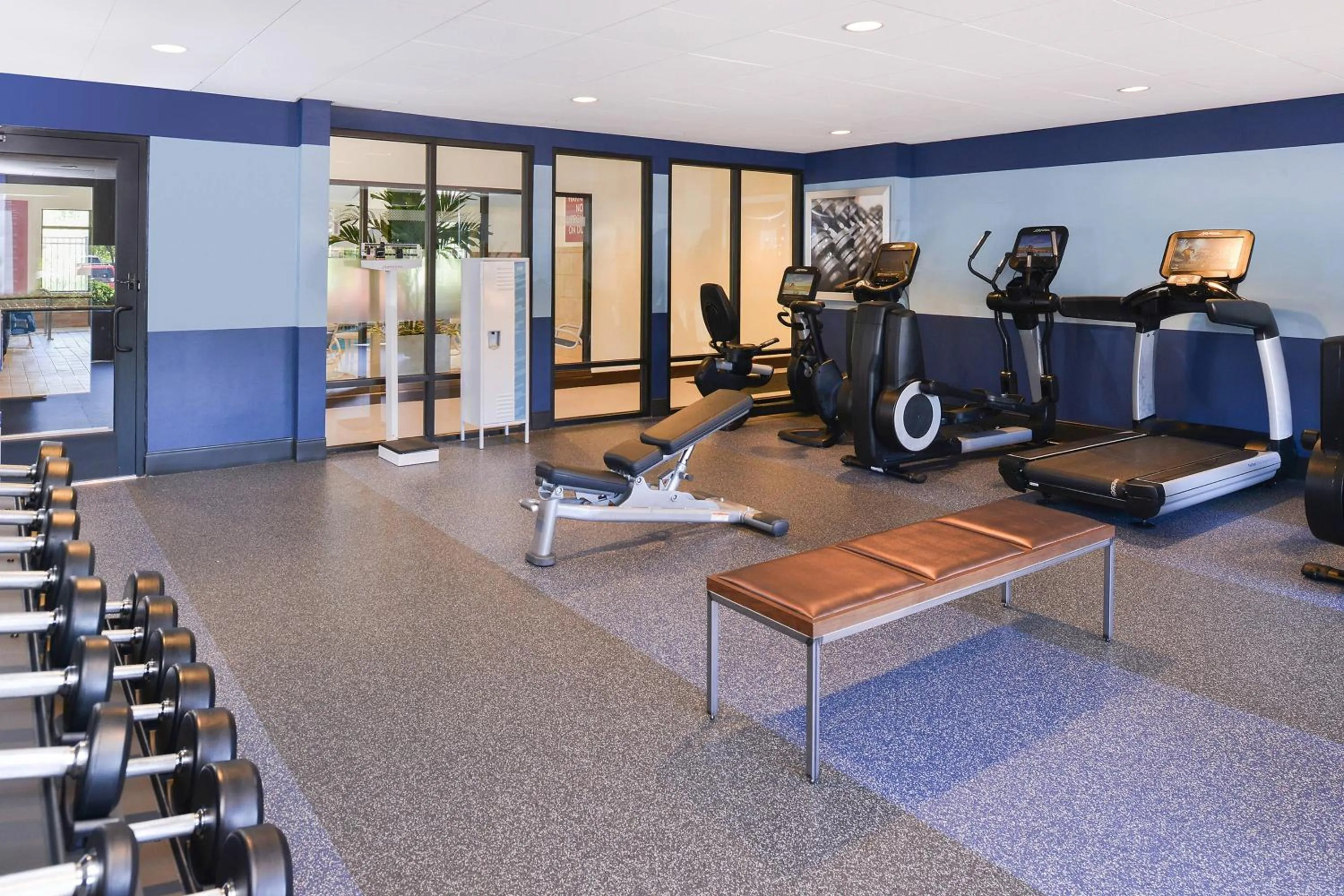 Fitness centre/facilities in Radisson Hotel Detroit Metro Airport