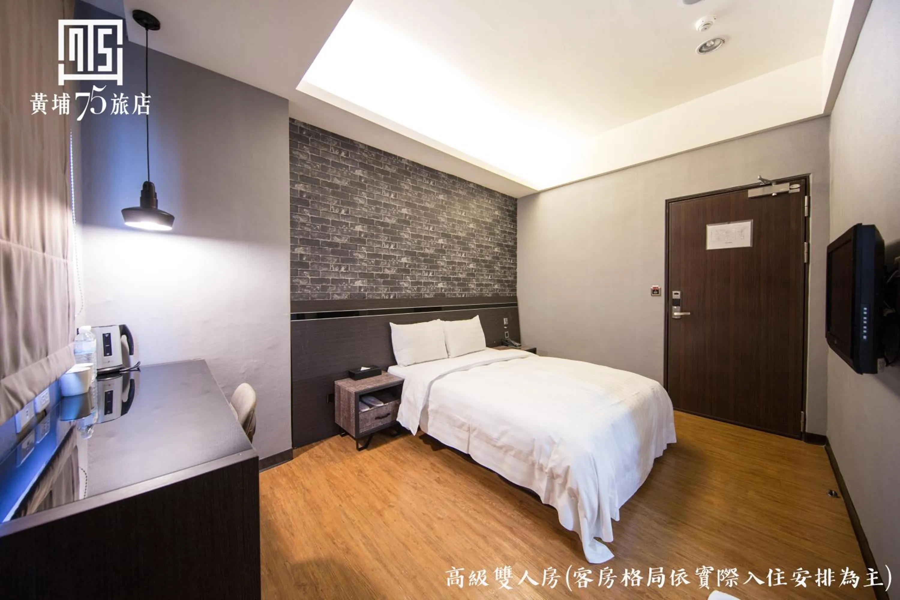 Photo of the whole room, Bed in Military 75 Hotel