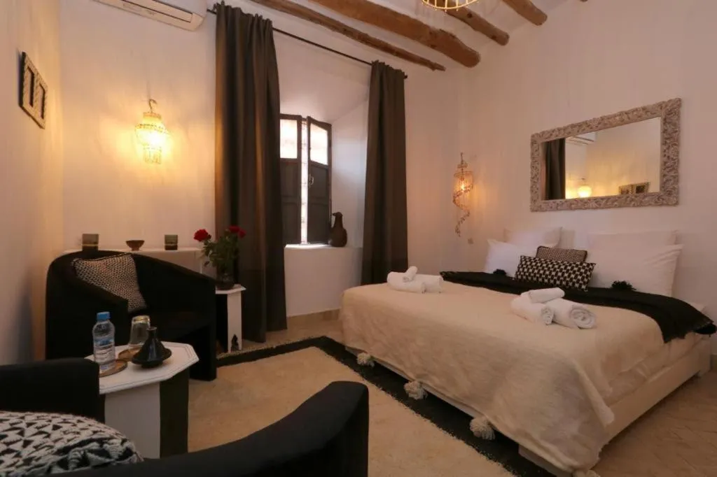 Bed in Riad 103 Medina Pool and Hammam