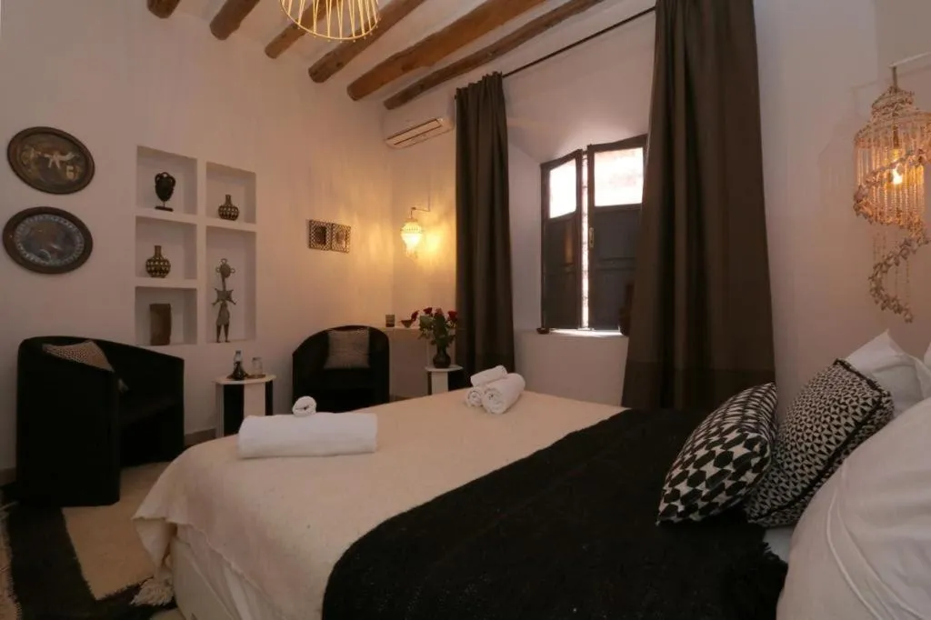 Bed in Riad 103 Medina Pool and Hammam