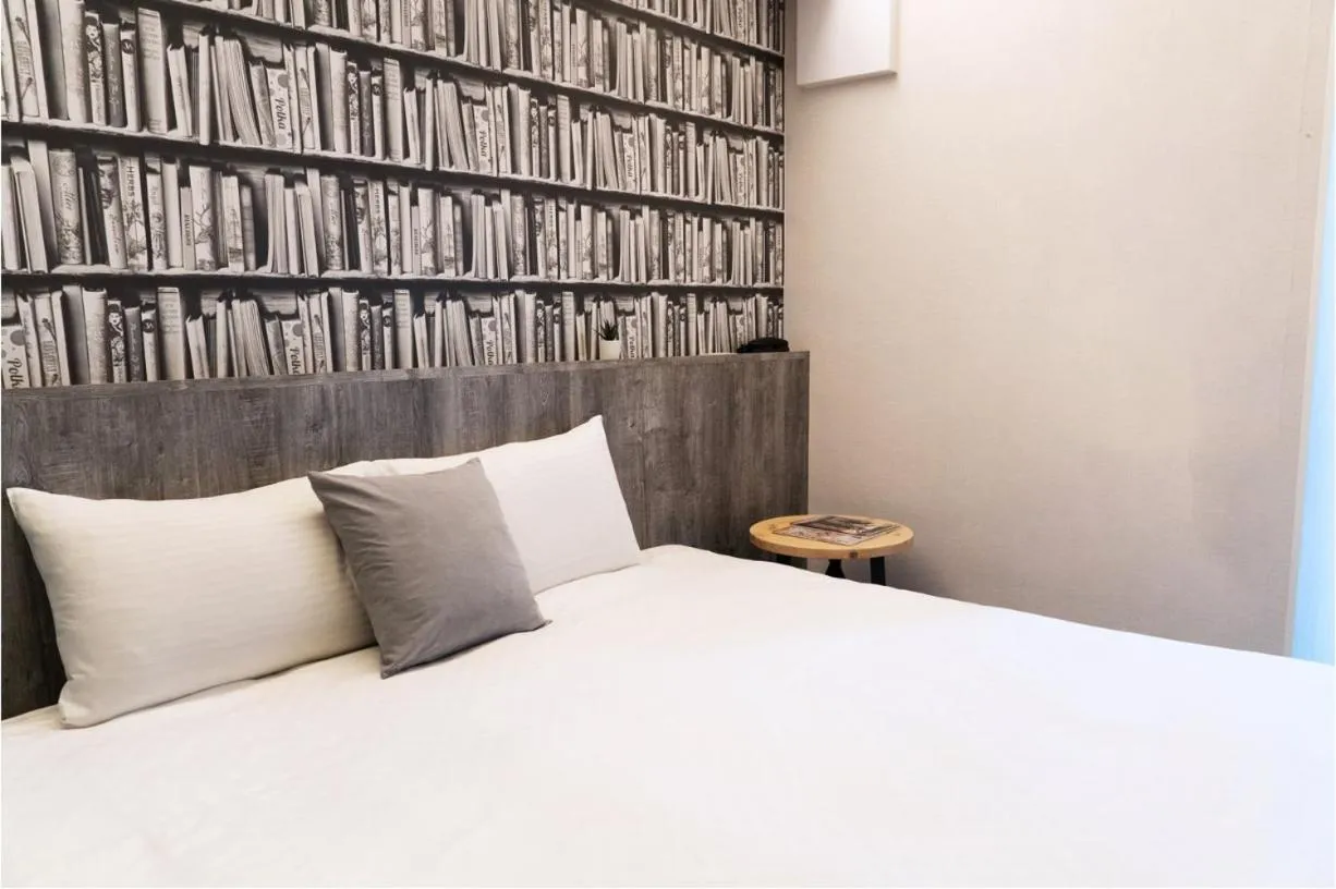 Photo of the whole room, Bed in Talmud Hotel Gongyuan