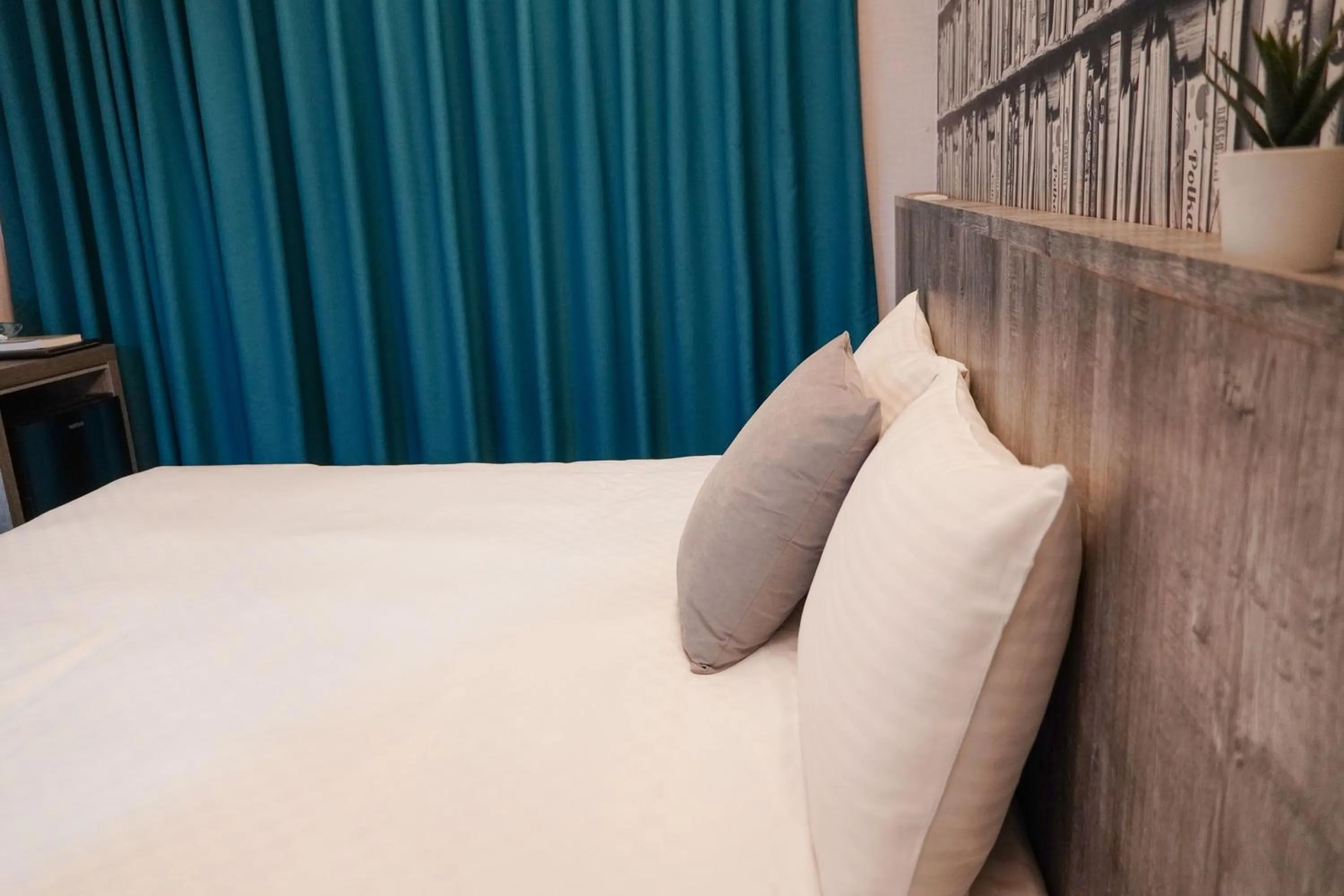 Photo of the whole room, Bed in Talmud Hotel Gongyuan