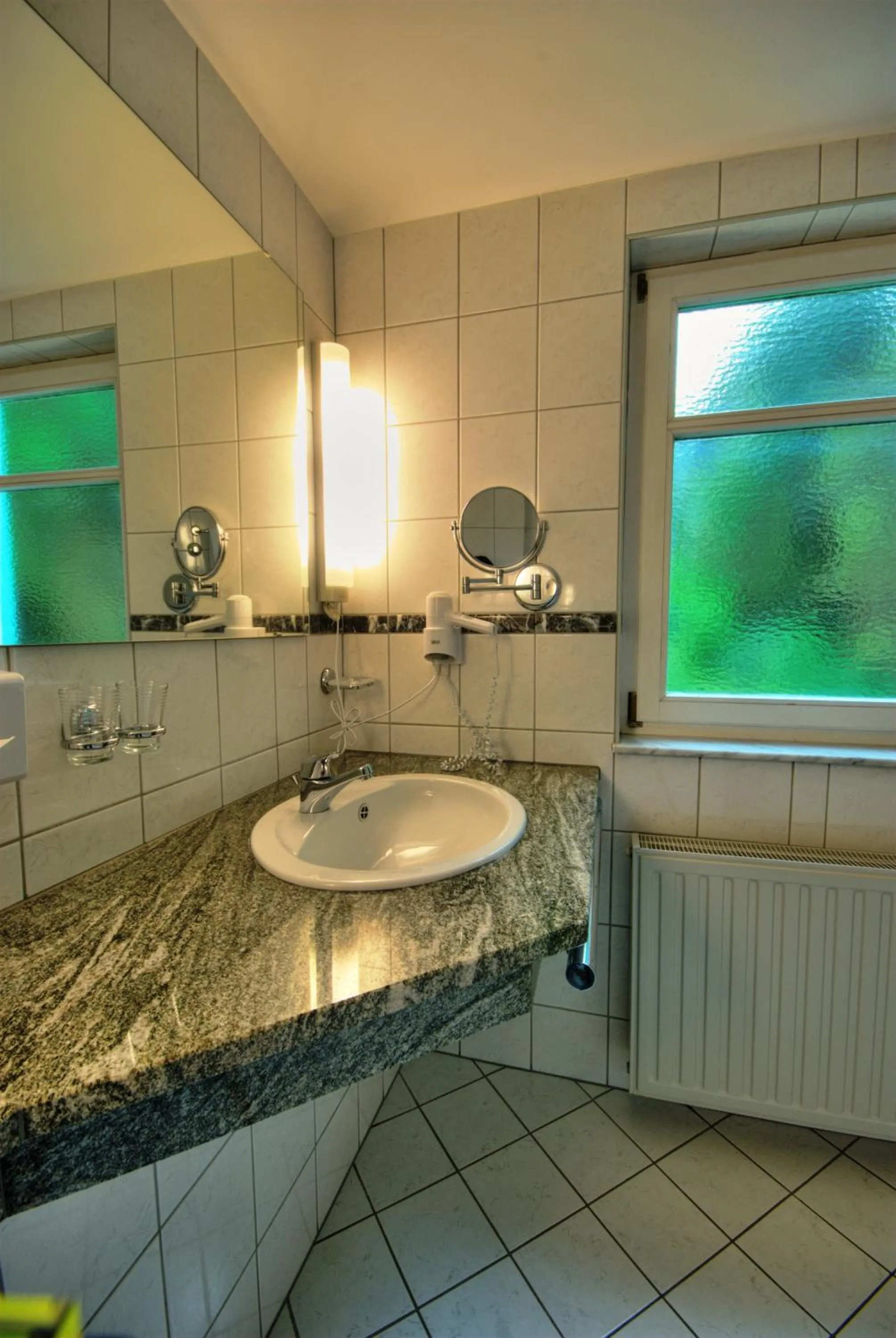 Photo of the whole room in Meister BÄR HOTEL Vogtland