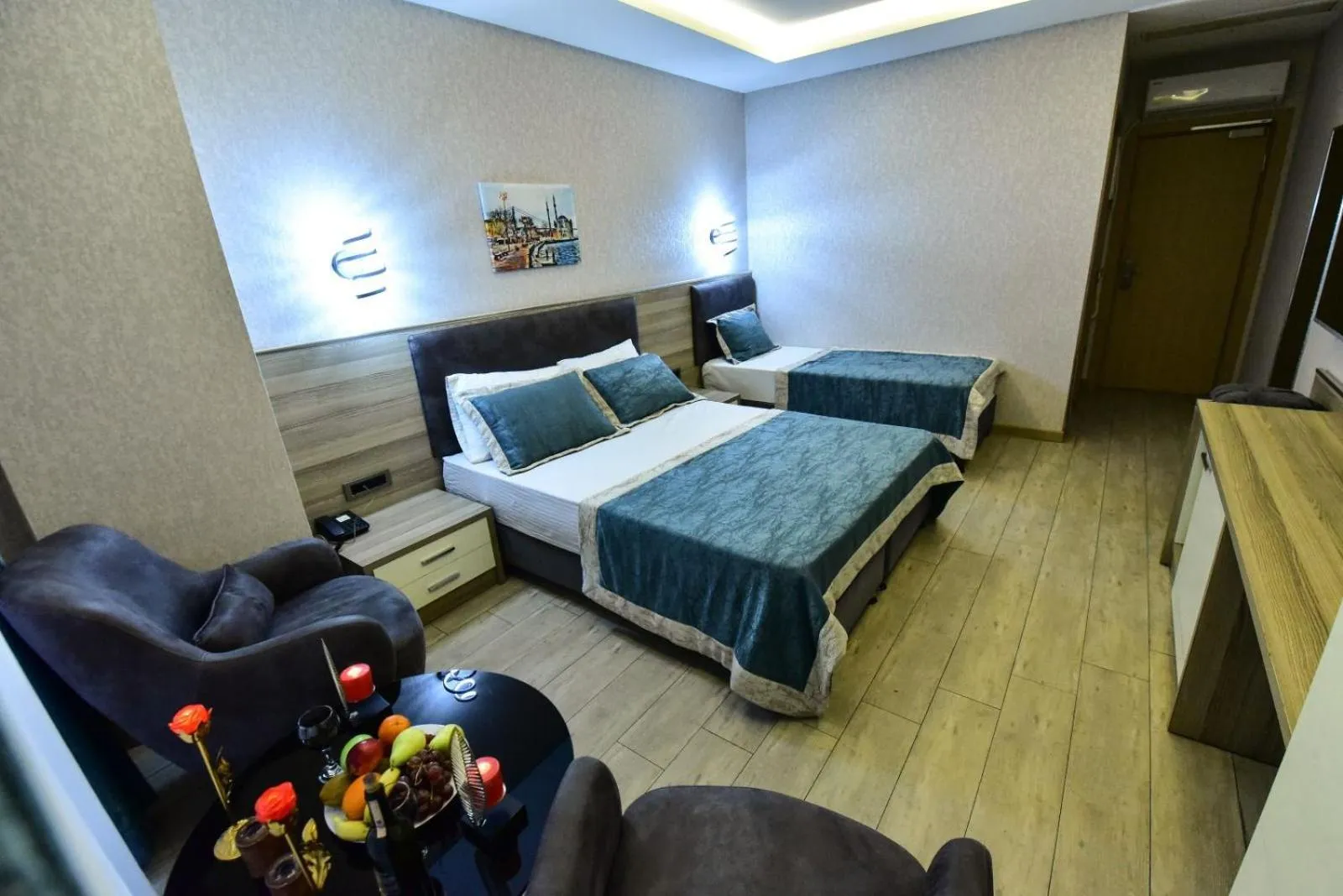 Photo of the whole room in RESTWON SUIT