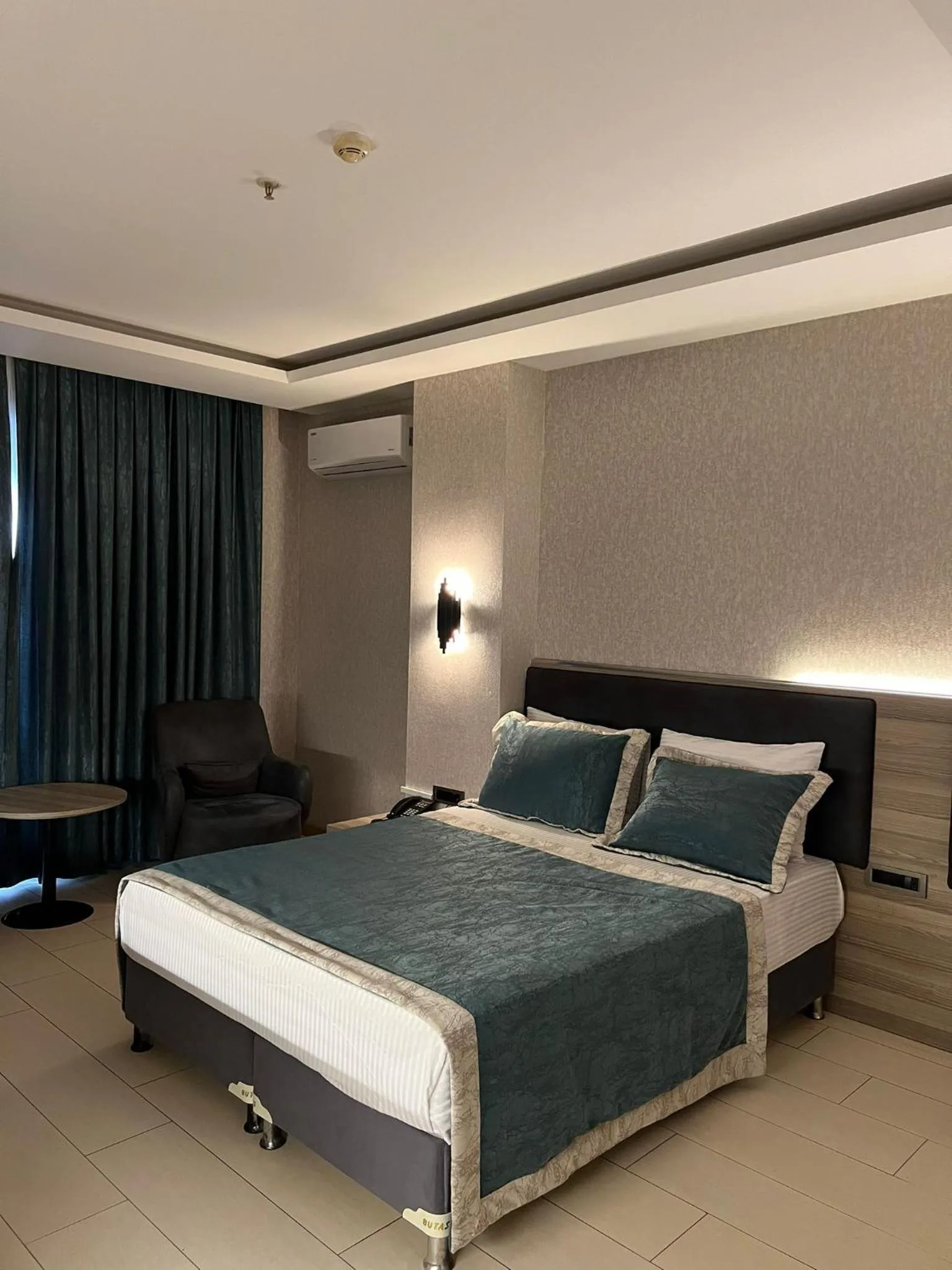 Photo of the whole room in RESTWON SUIT