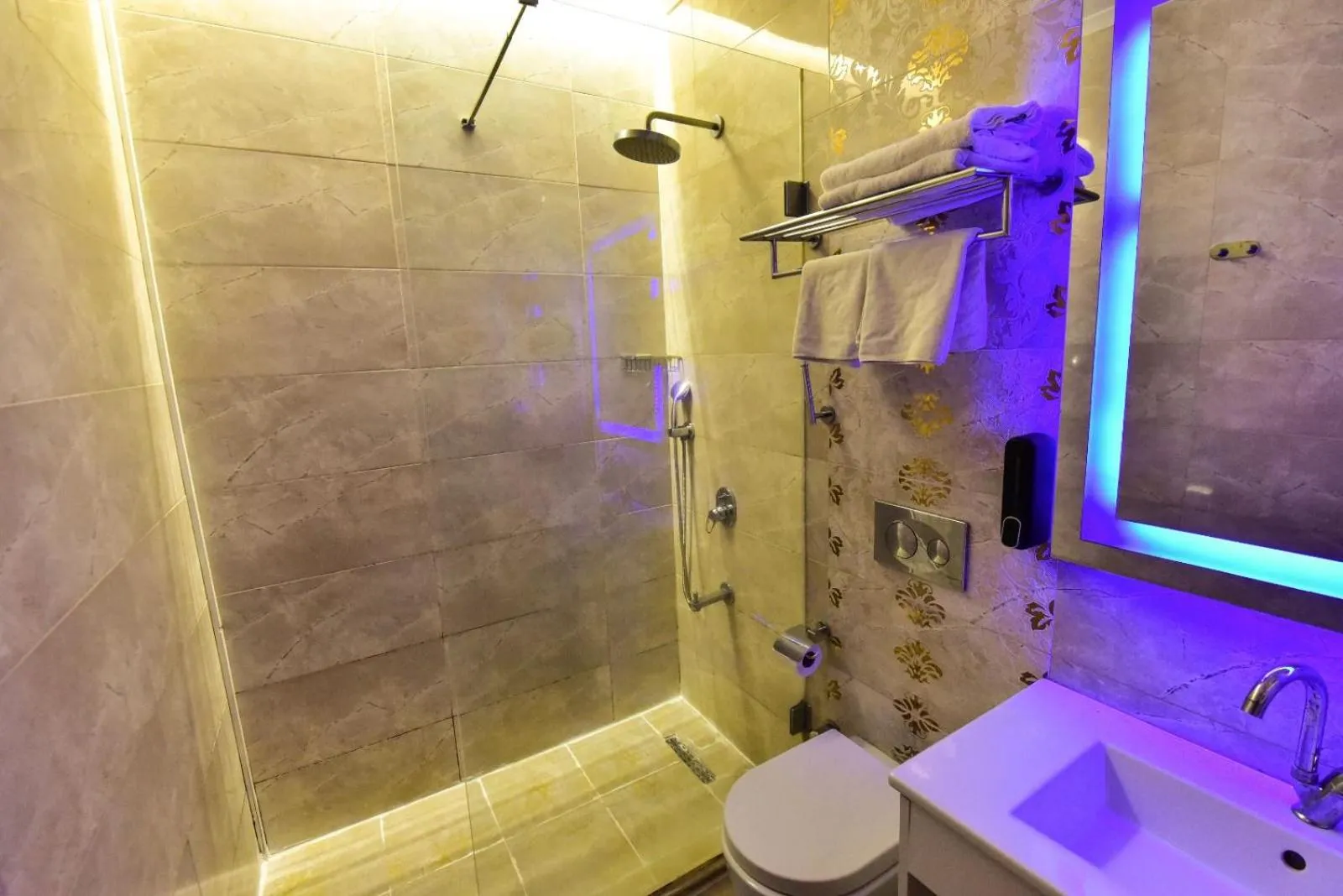 Bathroom in RESTWON SUIT