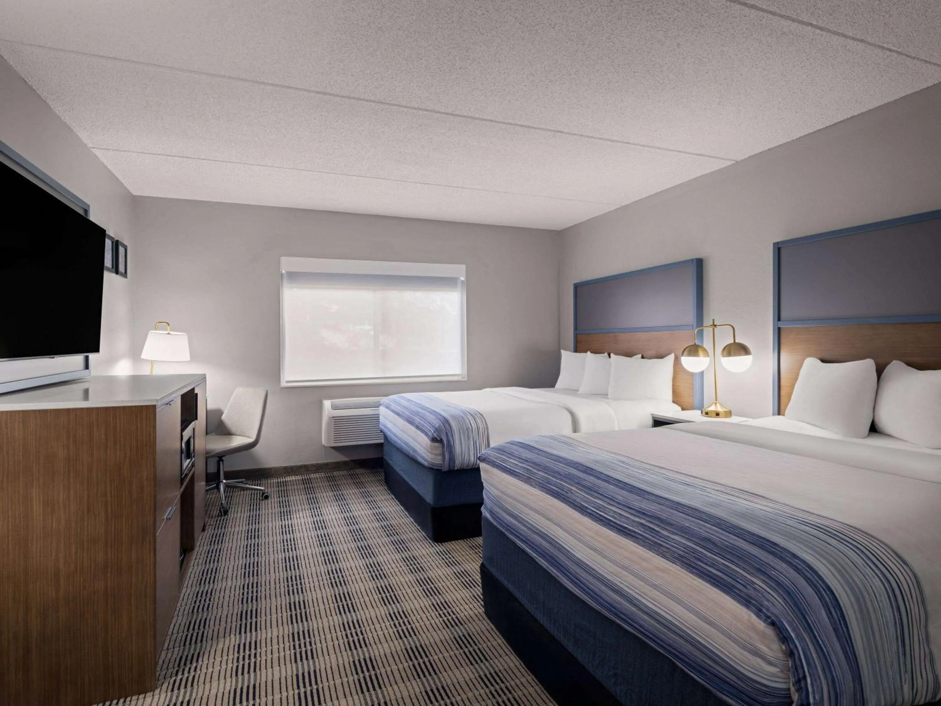 Photo of the whole room, Bed in AmericInn by Wyndham Shakopee Near Canterbury Park