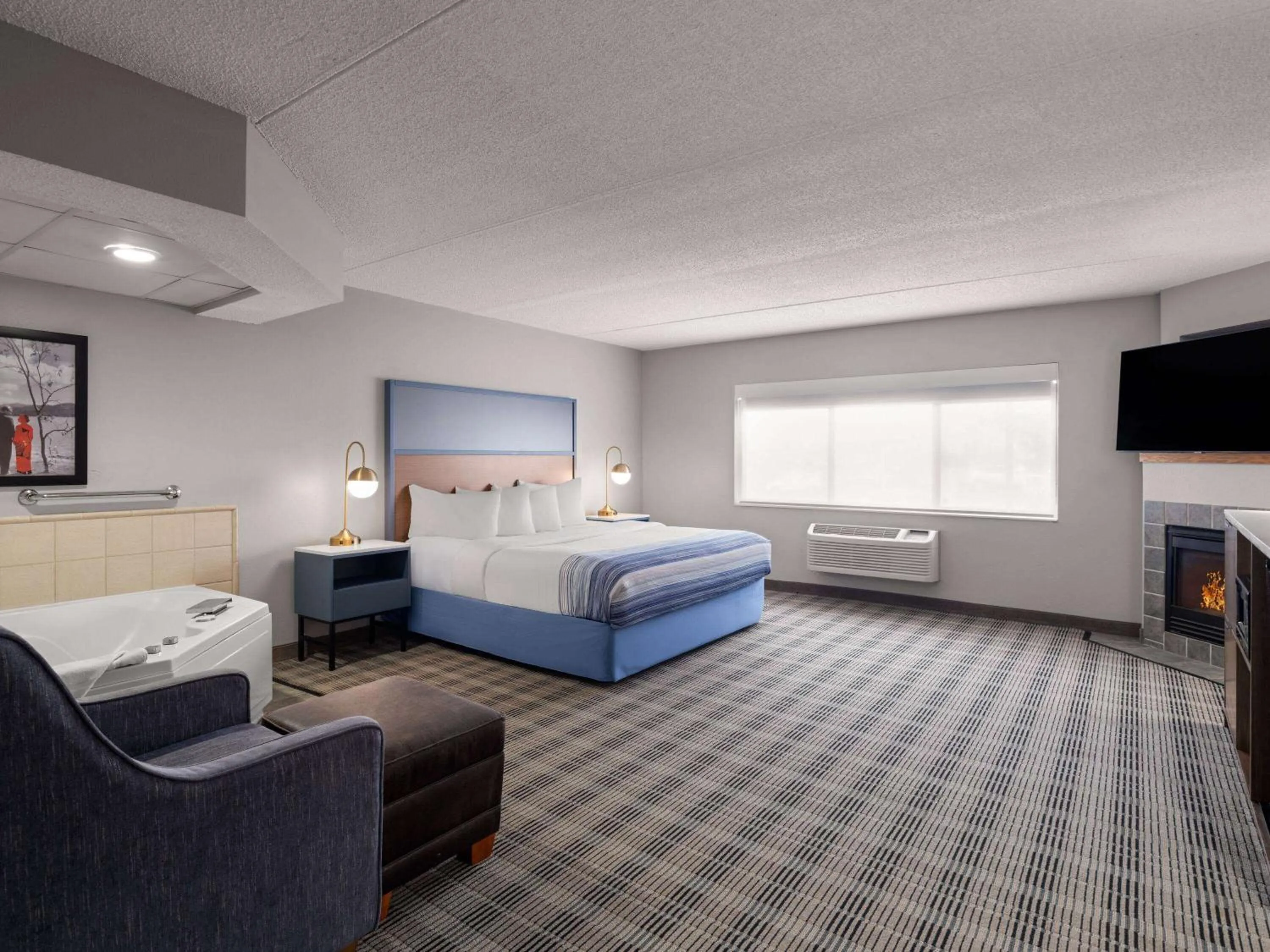 Bath, Bed in AmericInn by Wyndham Shakopee Near Canterbury Park
