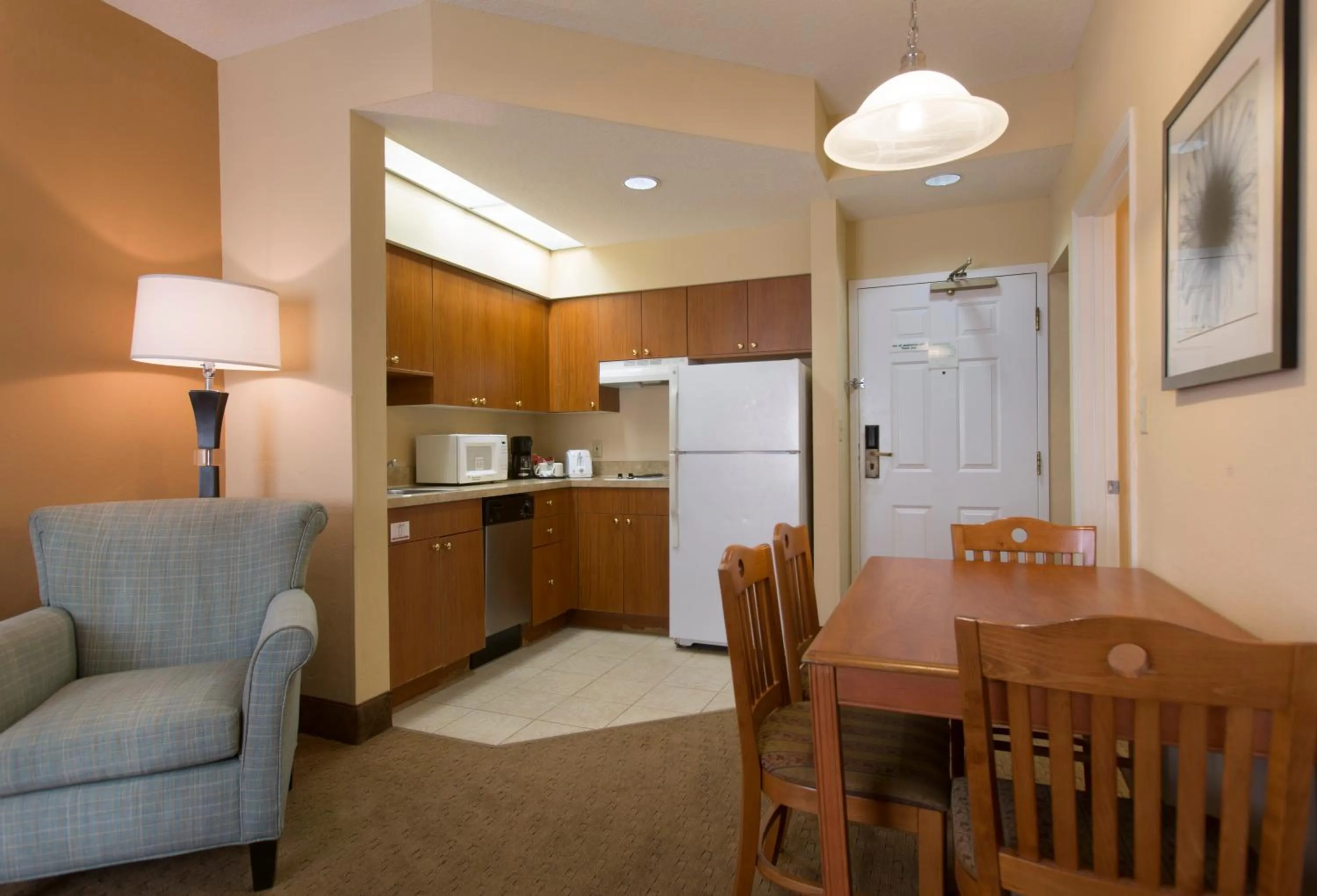 Kitchen or kitchenette in staySky Suites I-Drive Orlando Near Universal