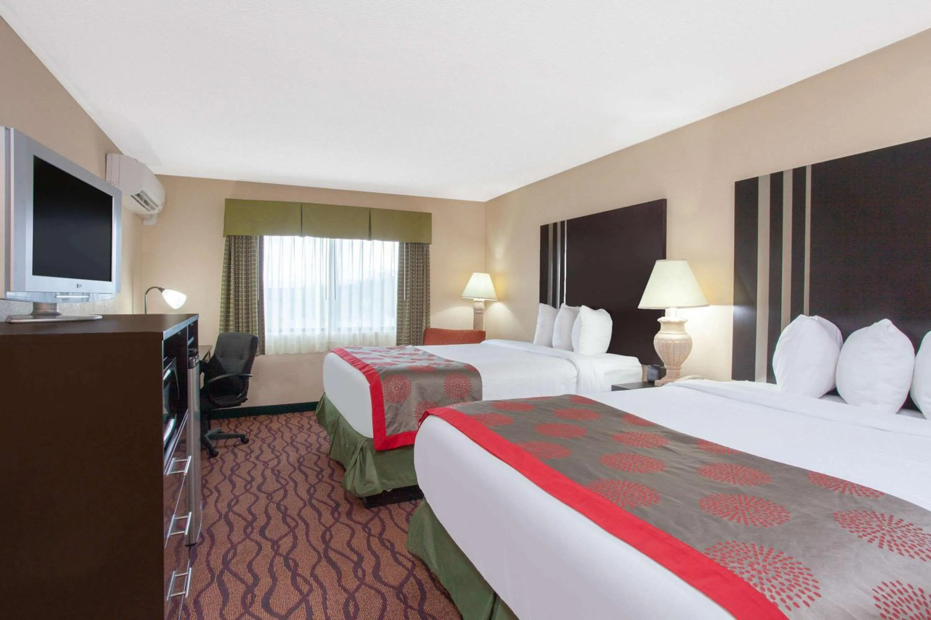 Photo of the whole room, Bed in Space Coast Hotel Titusville-Kennedy Space Center