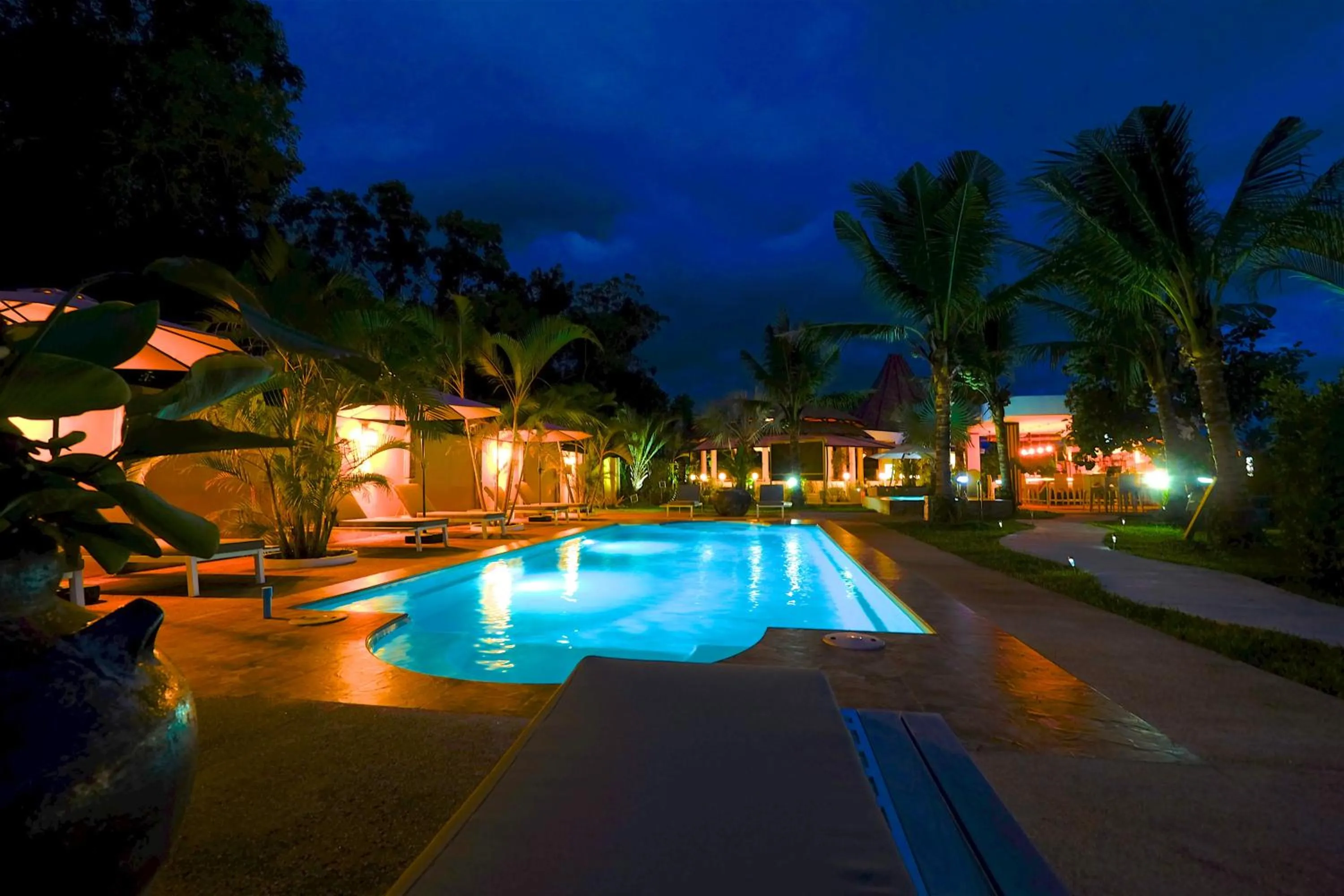 Swimming pool in Barong Resort