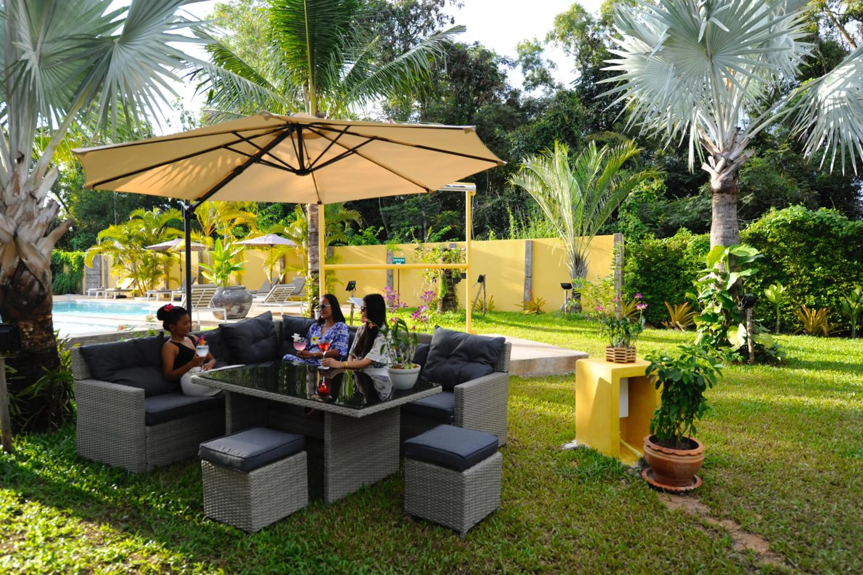 Lounge or bar in Barong Resort