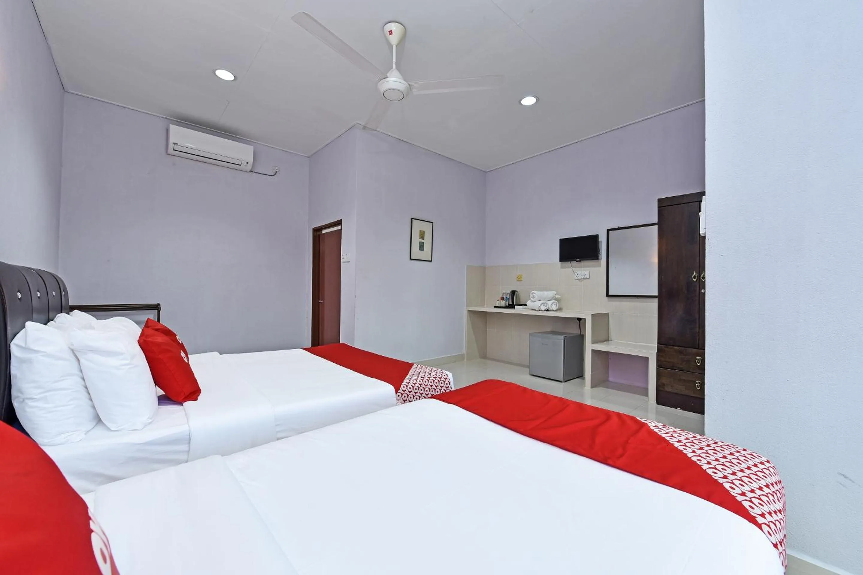 Bedroom in Collection O 90622 Sehijau Cenang