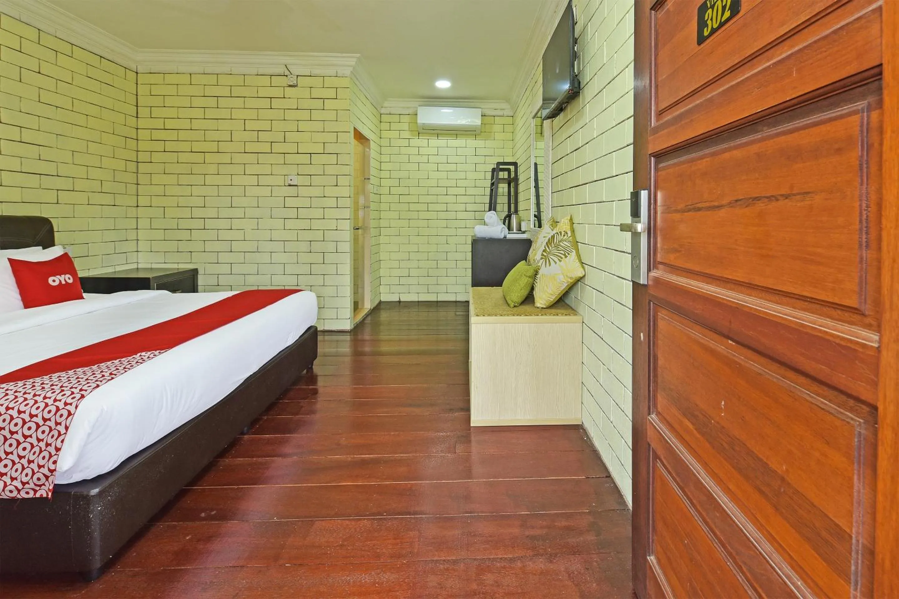 Bedroom in Collection O 90622 Sehijau Cenang