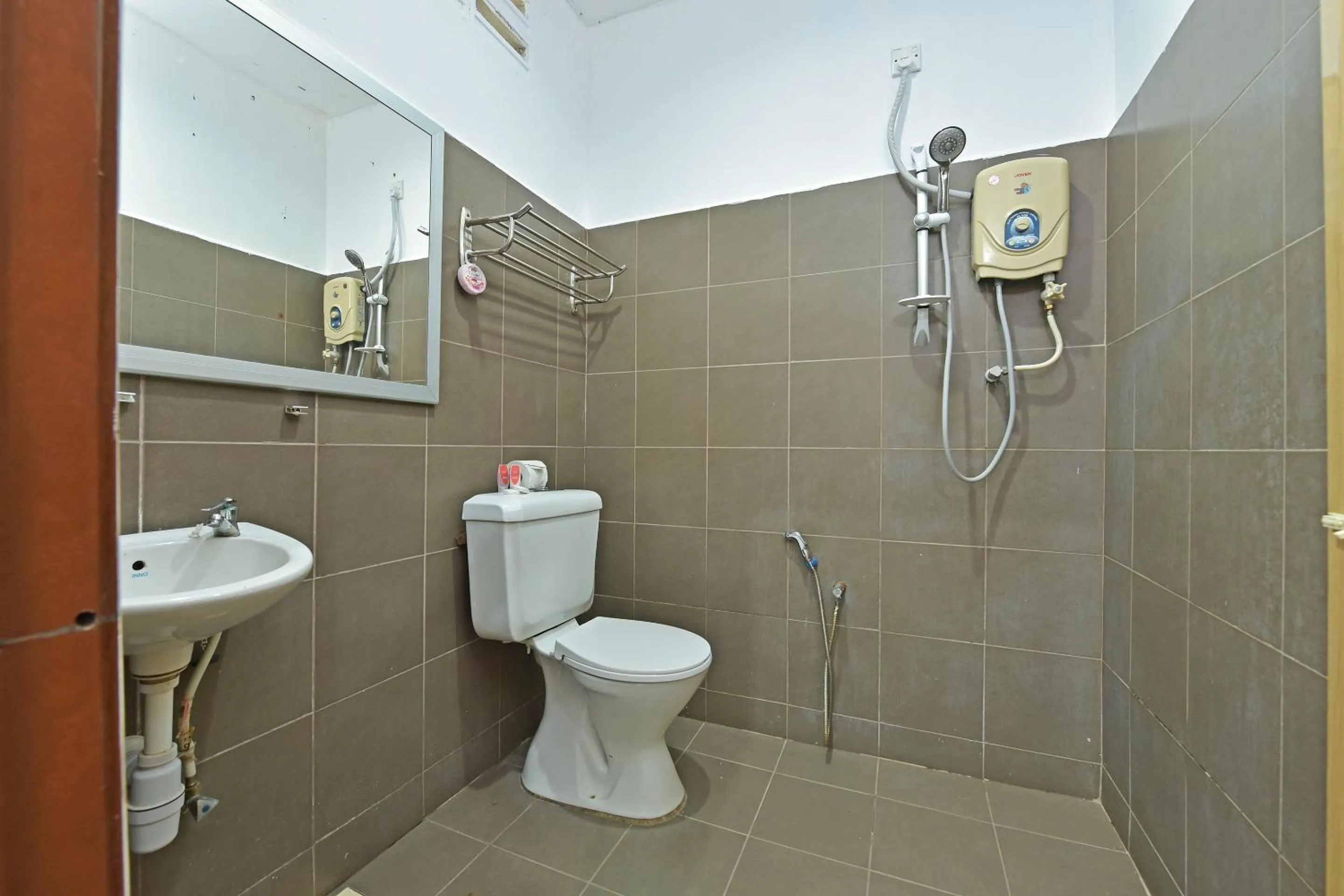 Bathroom in Collection O 90622 Sehijau Cenang