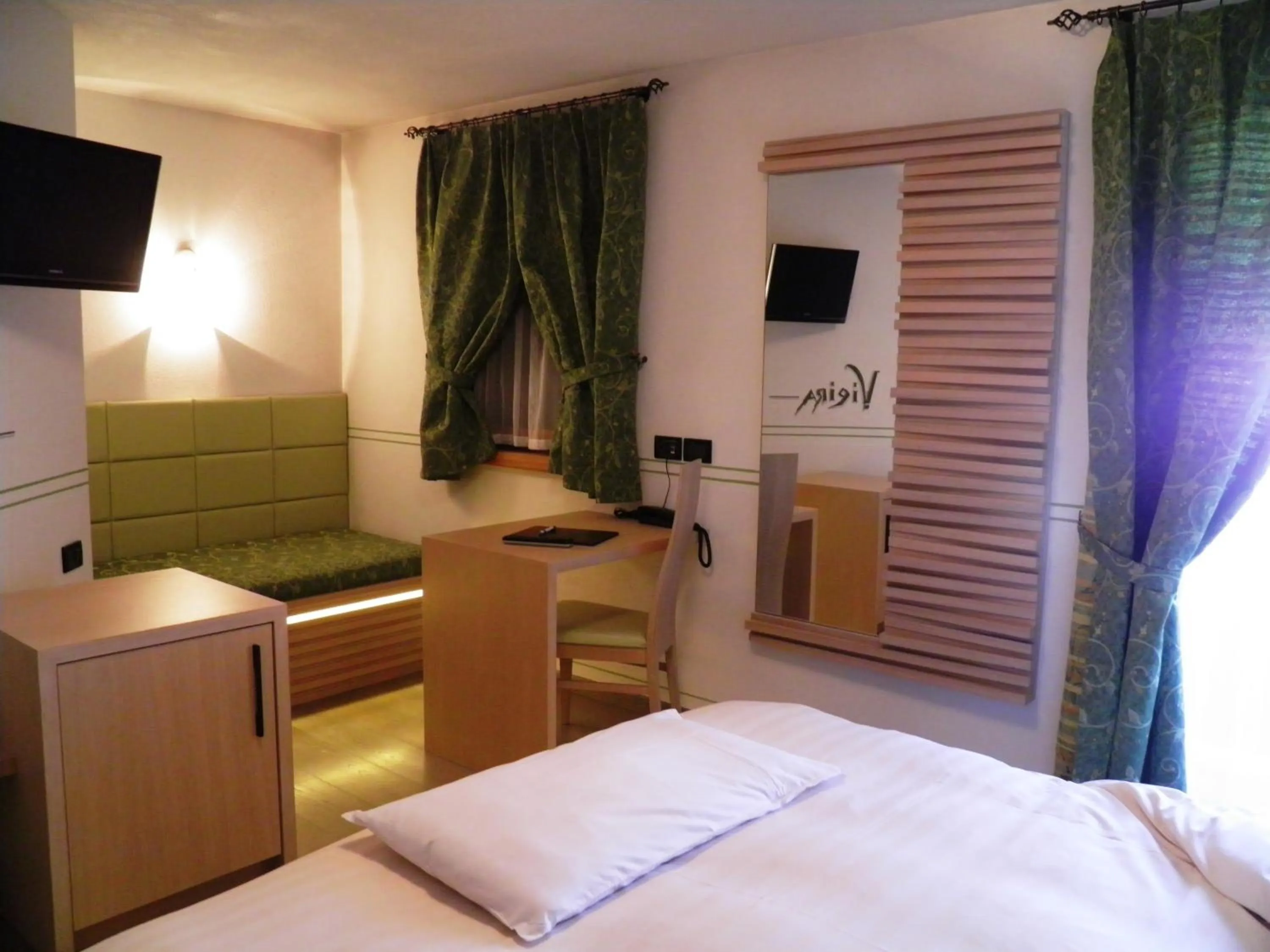 Photo of the whole room, Bed in Hotel Pontiglia