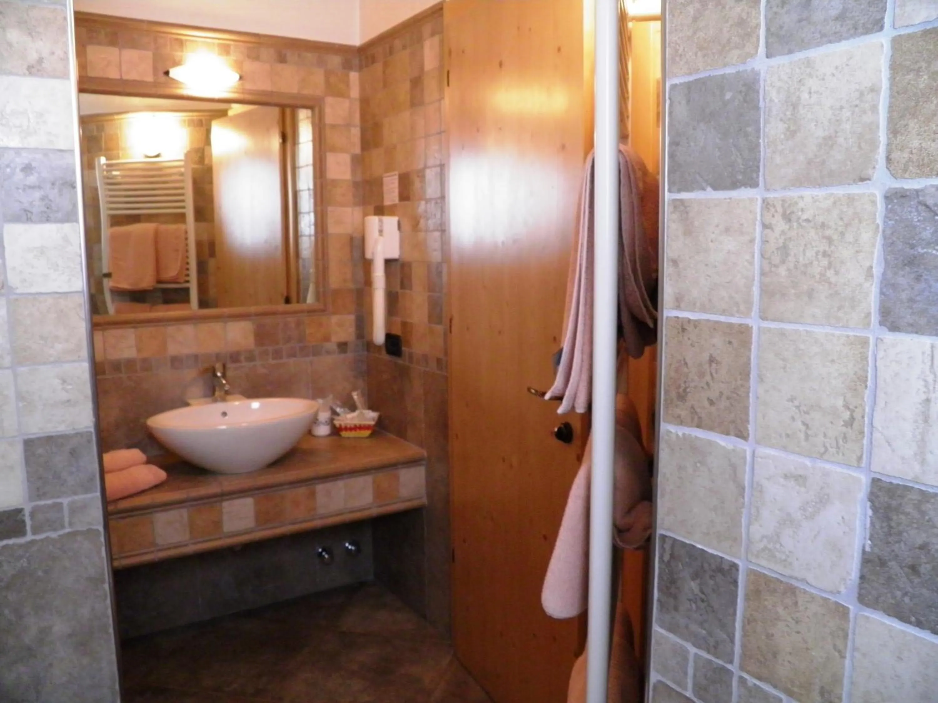 Bathroom in Hotel Pontiglia