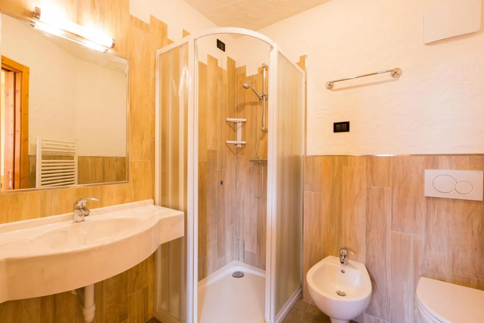 Shower in Hotel Pontiglia