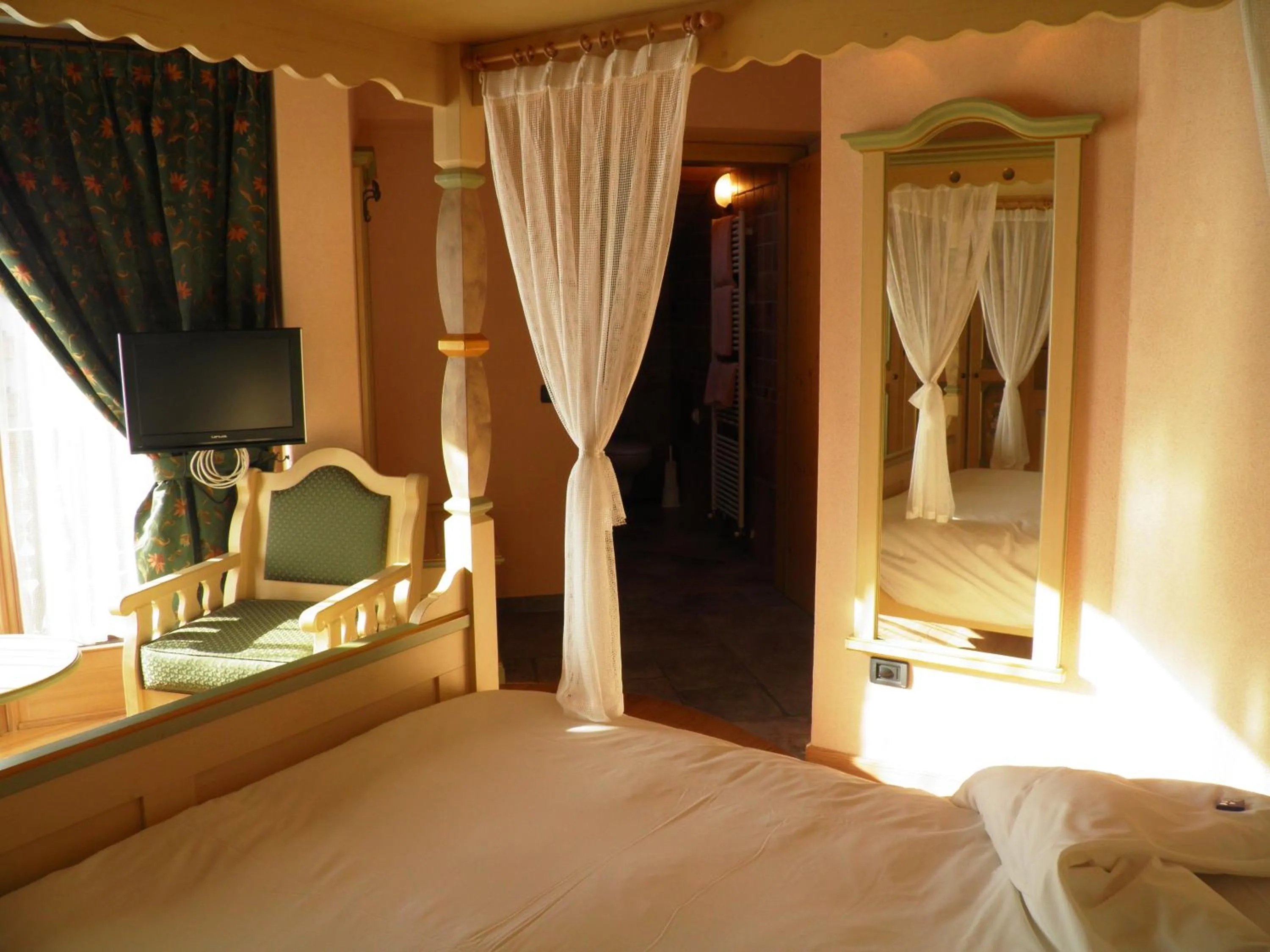 Decorative detail, Bed in Hotel Pontiglia