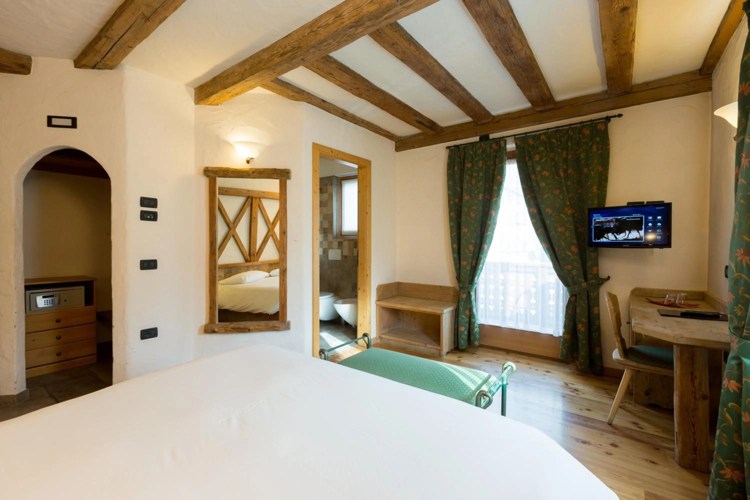 Bedroom, Bed in Hotel Pontiglia