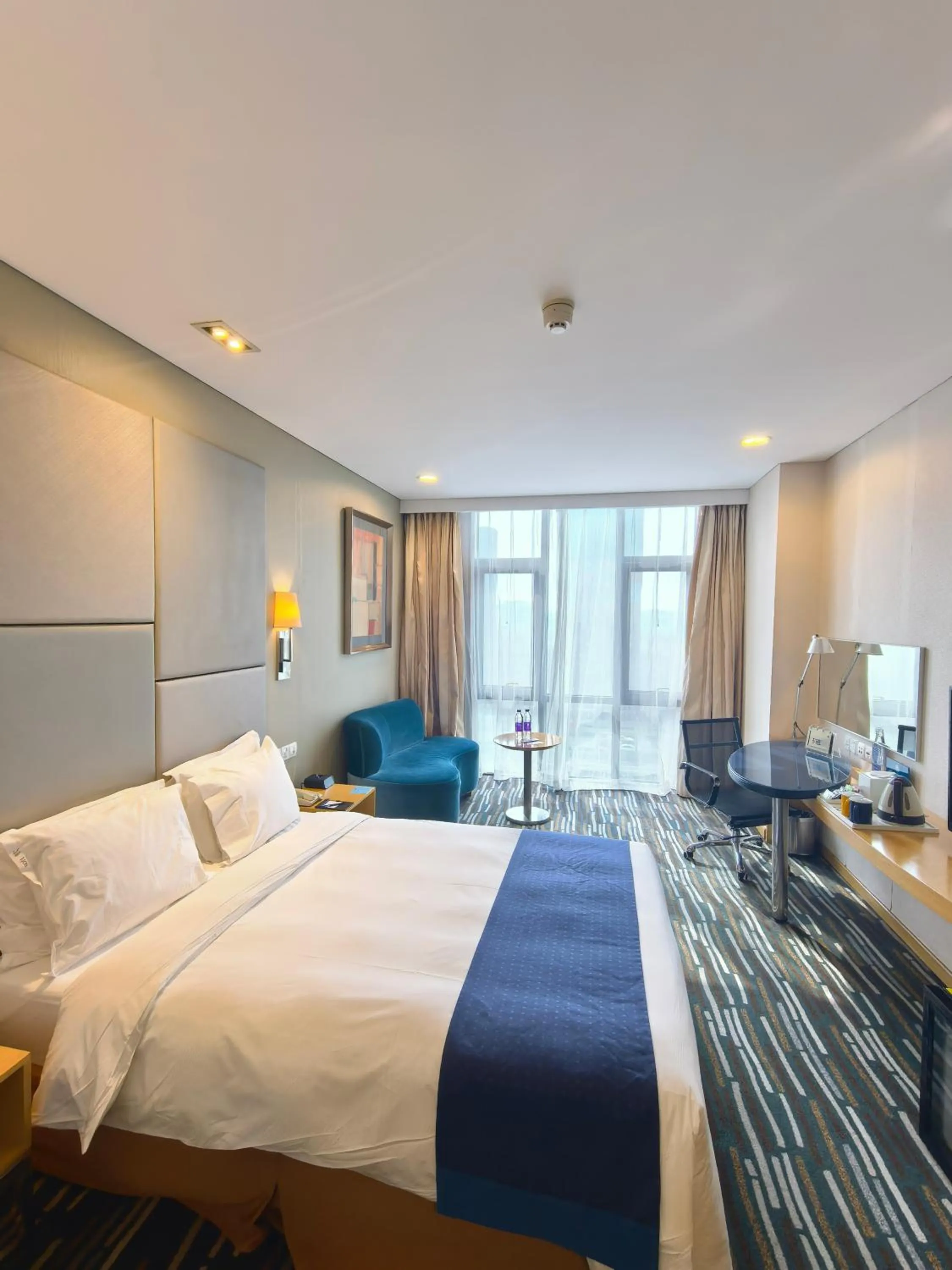 Photo of the whole room, Bed in Holiday Inn Express Beijing Yizhuang by IHG