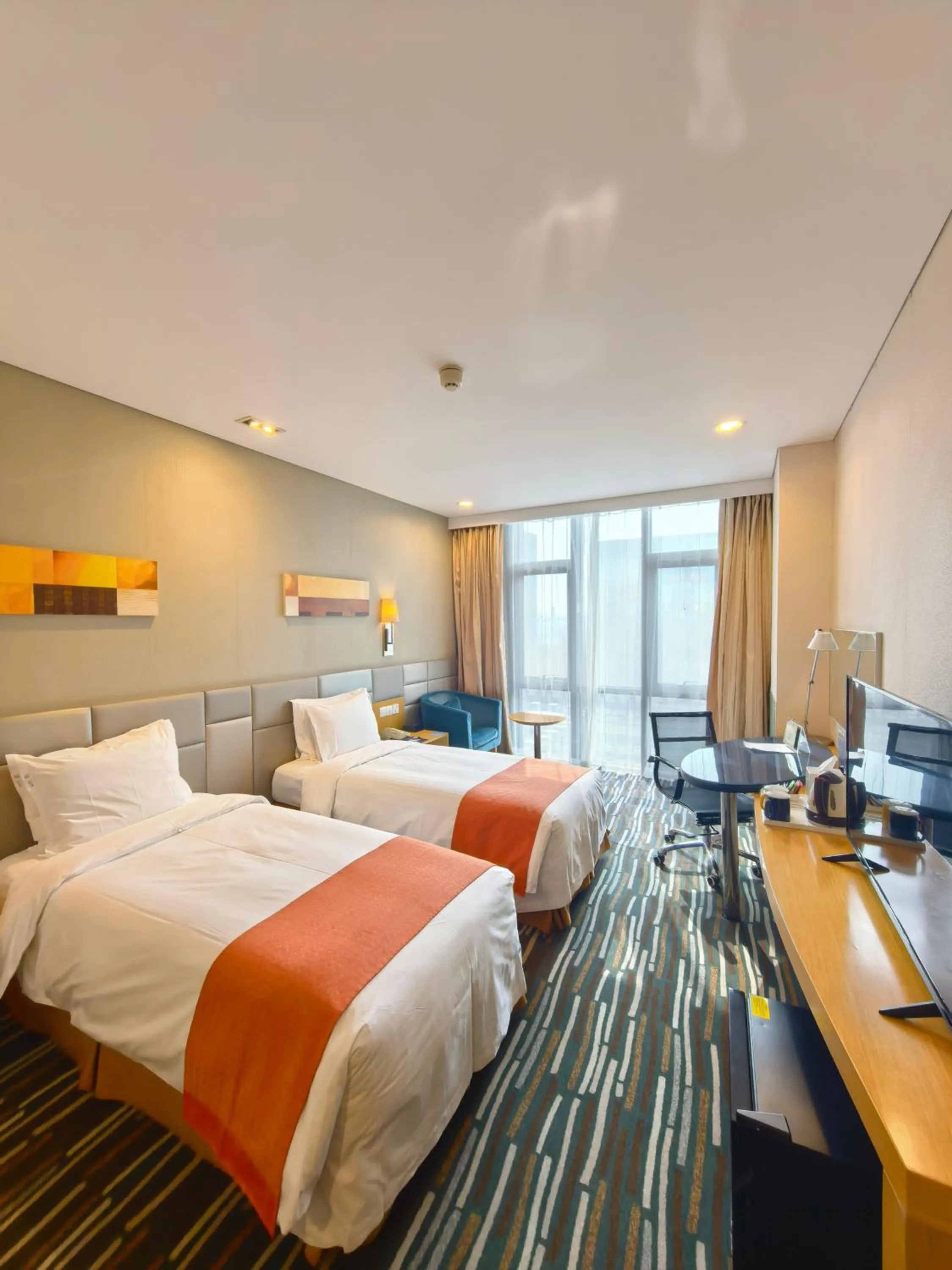 Photo of the whole room, Bed in Holiday Inn Express Beijing Yizhuang by IHG