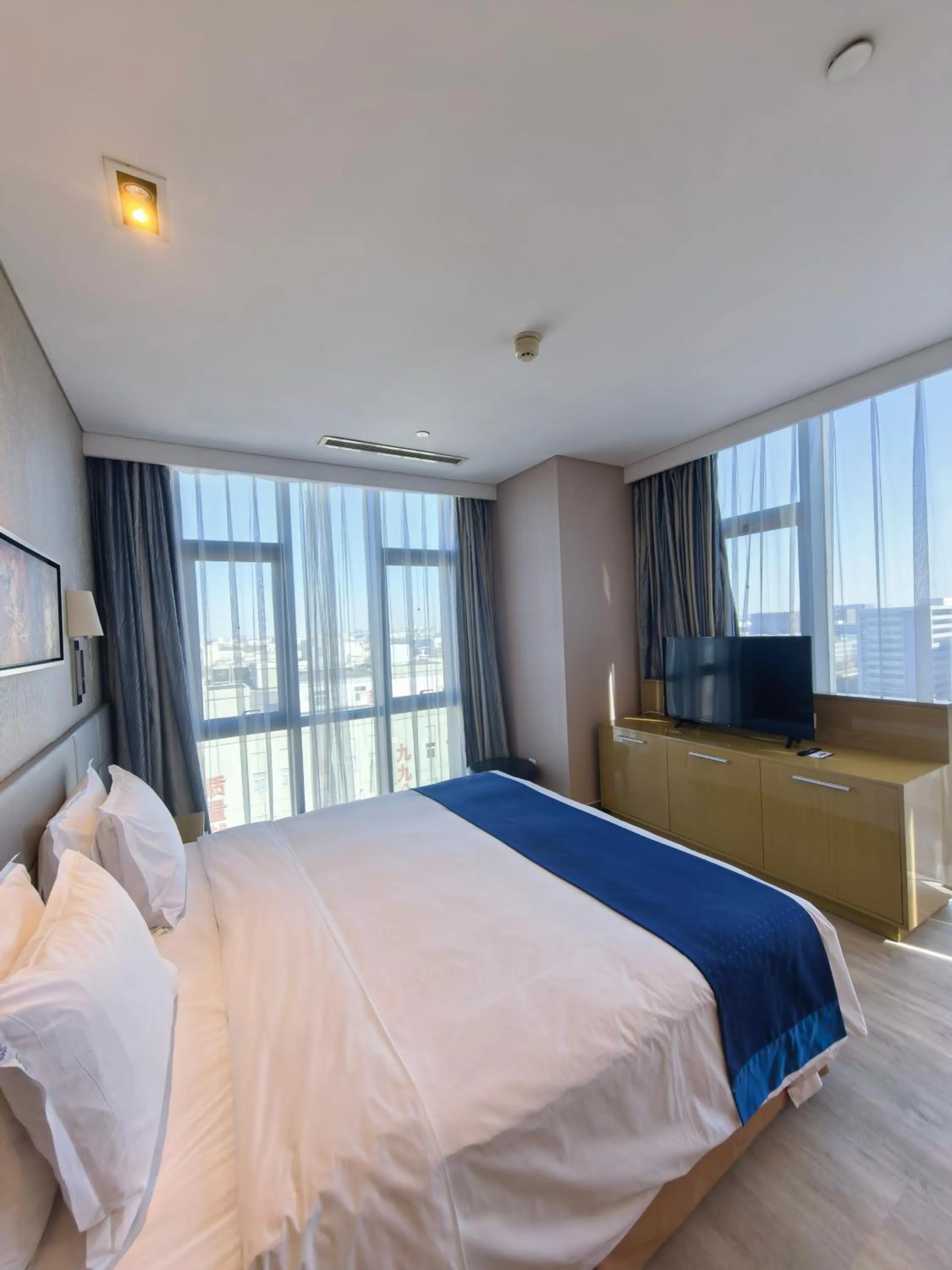 Bedroom, Bed in Holiday Inn Express Beijing Yizhuang by IHG
