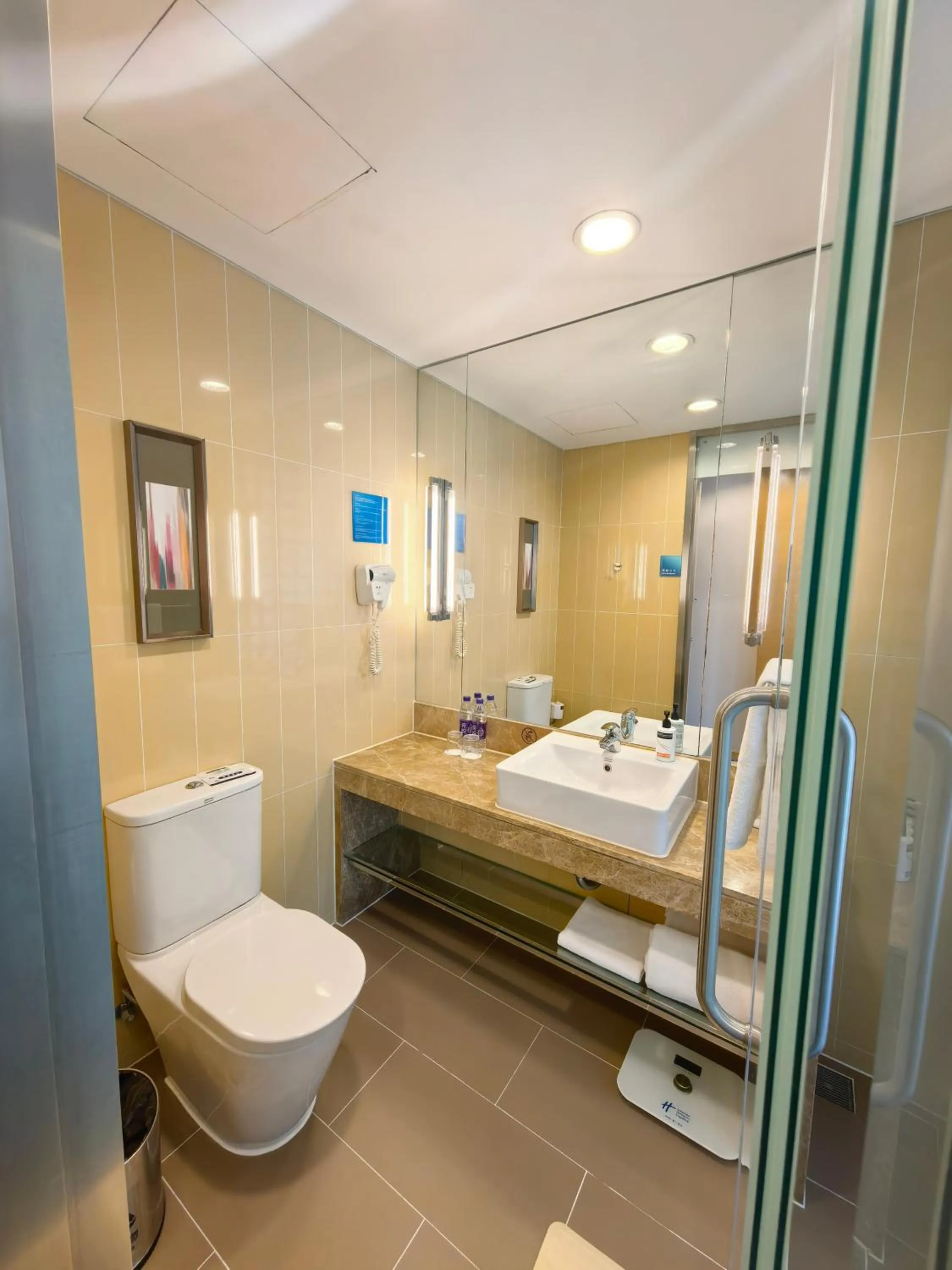 Toilet in Holiday Inn Express Beijing Yizhuang by IHG