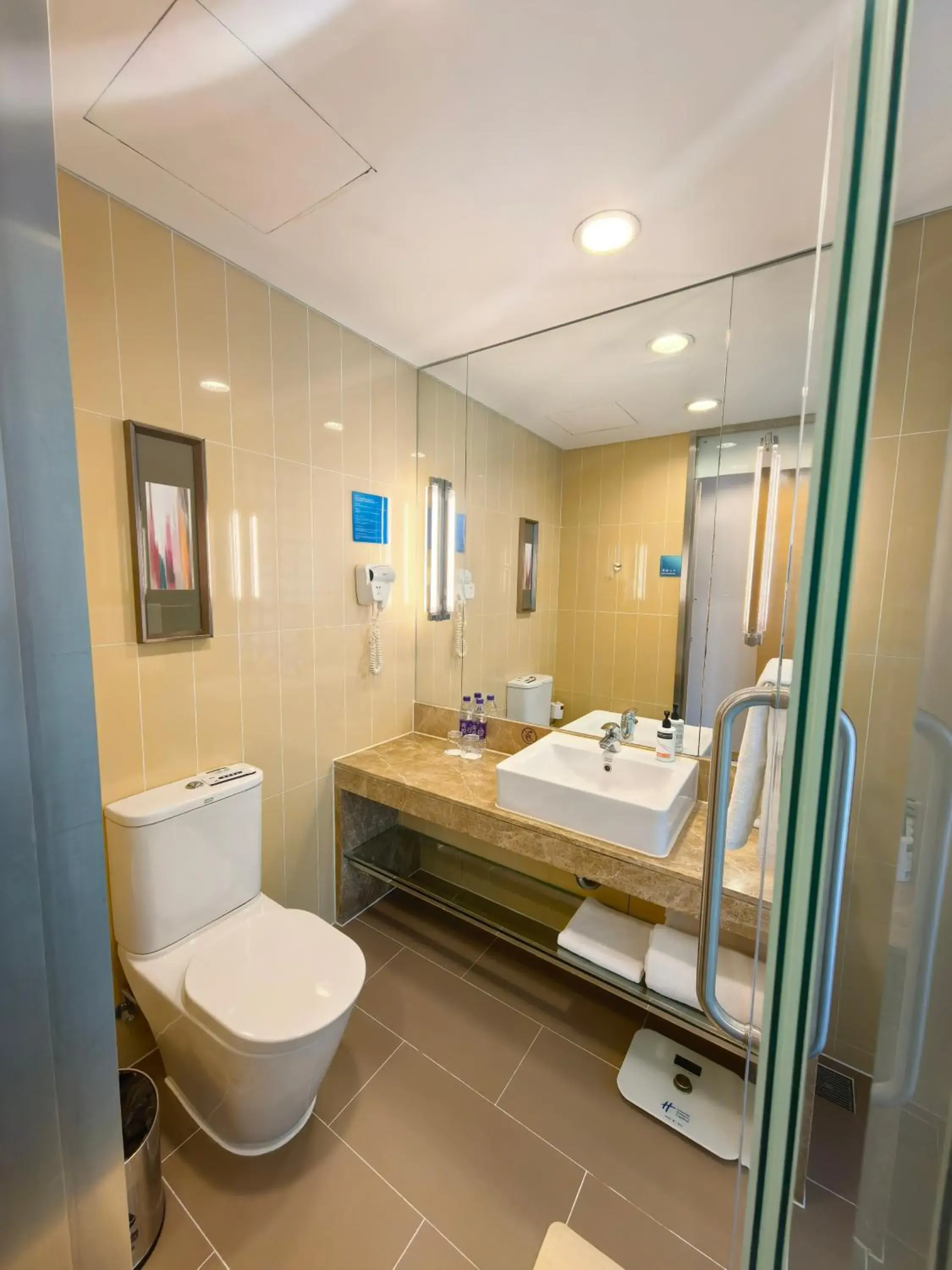 Standard Room in Holiday Inn Express Beijing Yizhuang by IHG - Taxi 1 Hour to International Airport and 800 Meters to the Nearby Subway Standard Room in Holiday Inn Express Beijing Yizhuang by IHG - Taxi 1 Hour to International Airport and 800 Meters to the Nearby Subway