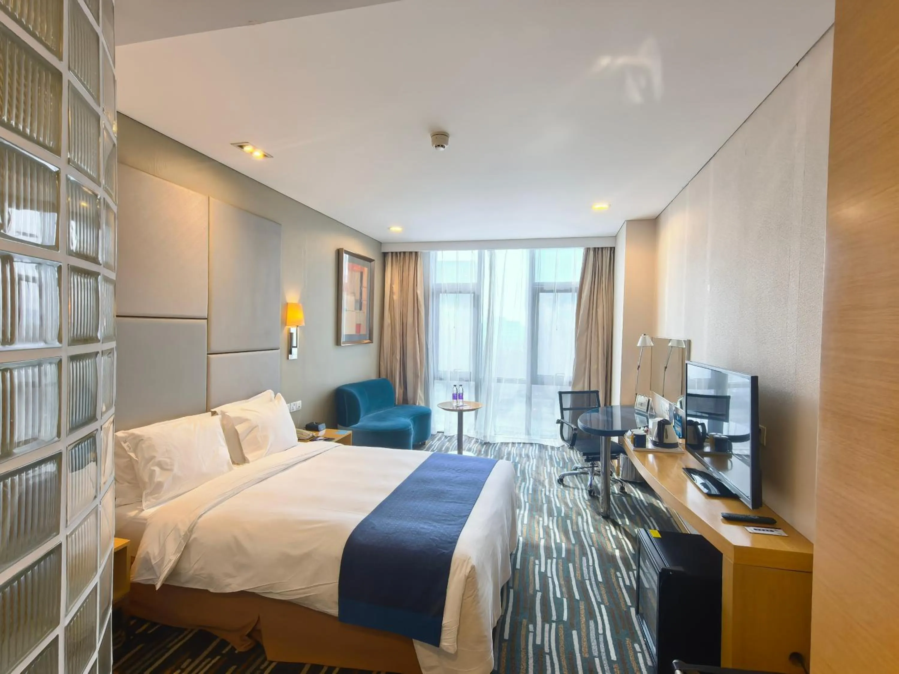 Bed in Holiday Inn Express Beijing Yizhuang by IHG